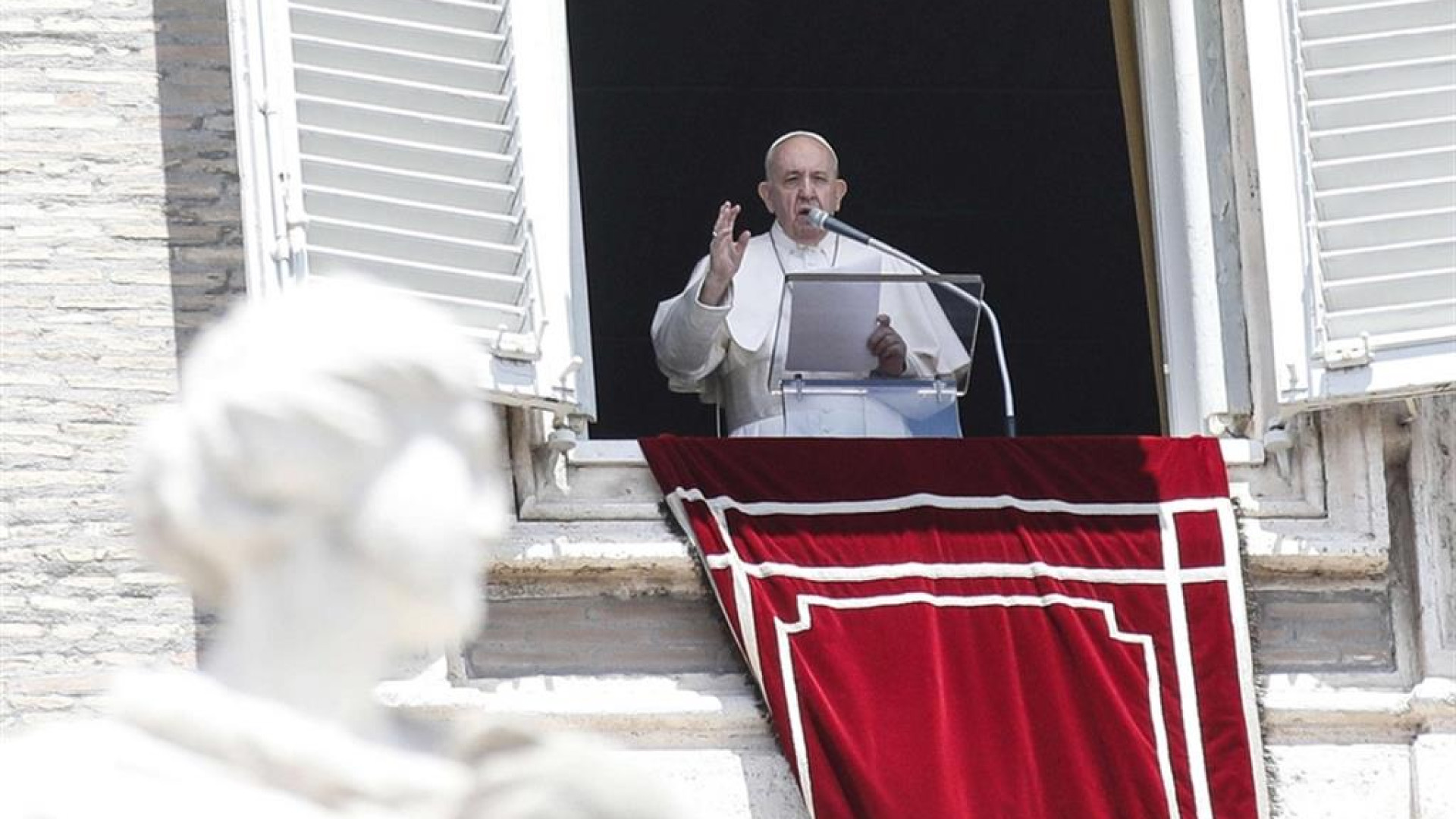 Immagine di Francesco: «Penso a Santa Sofia, e sono molto addolorato»