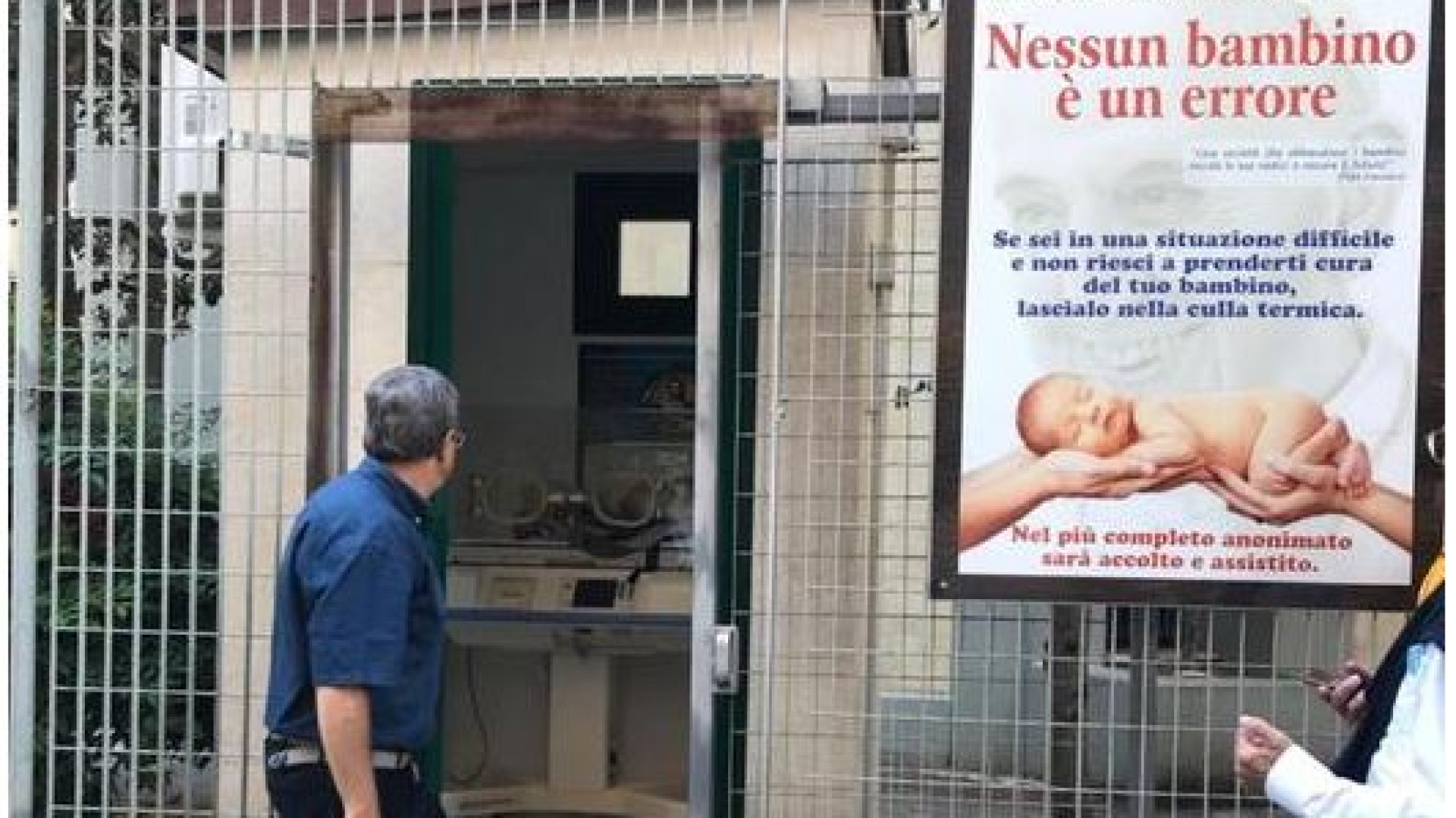 Immagine di Il neonato lasciato in parrocchia. Decine di offerte di adozione