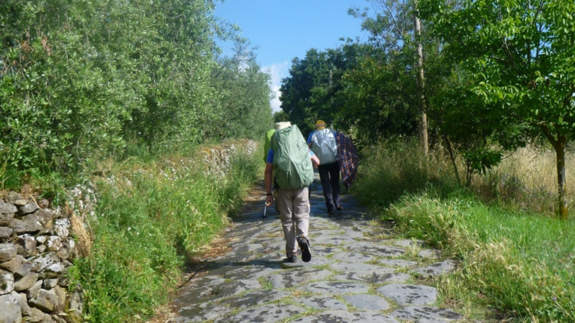 Immagine di Benessere, lentezza, spiritualità: la vacanza di chi è in cammino