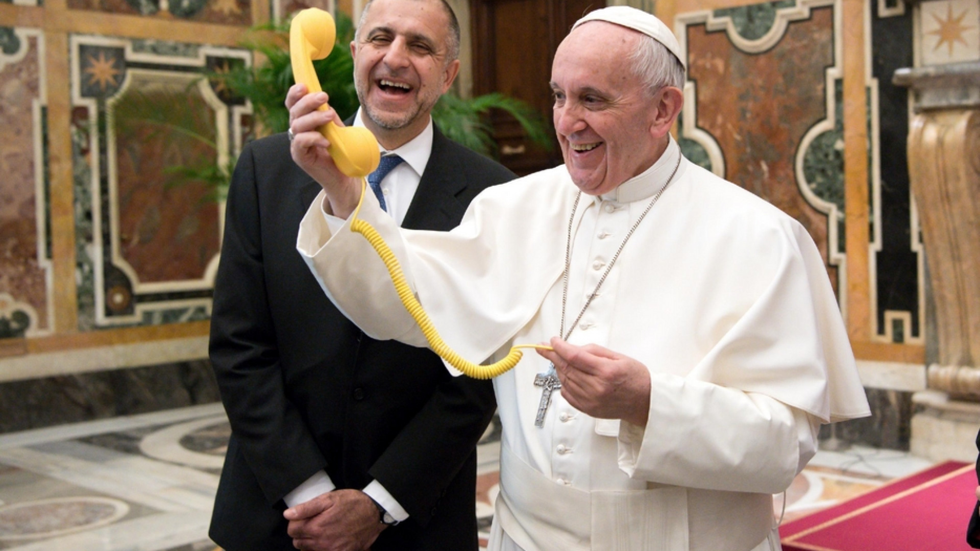 Immagine di Il Papa chiama il direttore della Caritas di Bari: "Che sorpresa"