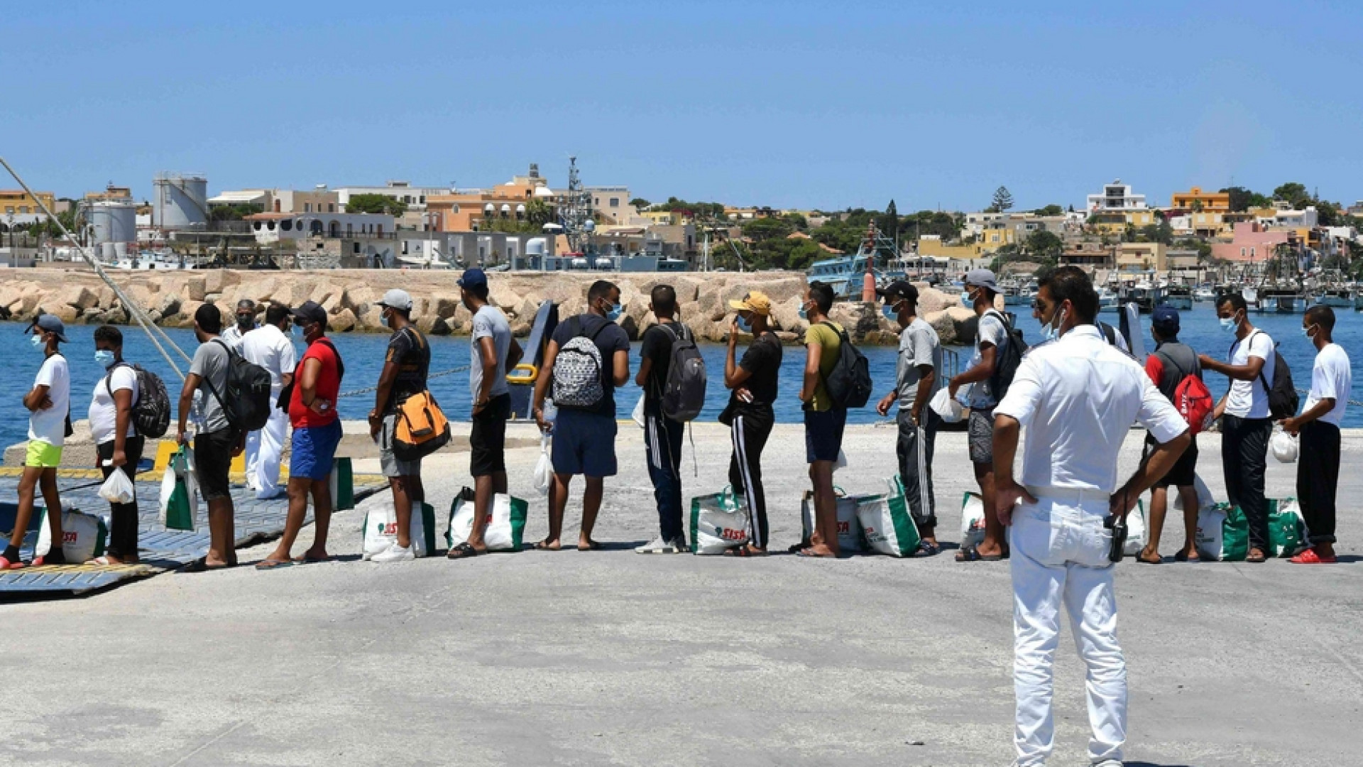 Immagine di Crisi politica e povertà, la polveriera da cui fuggono i tunisini