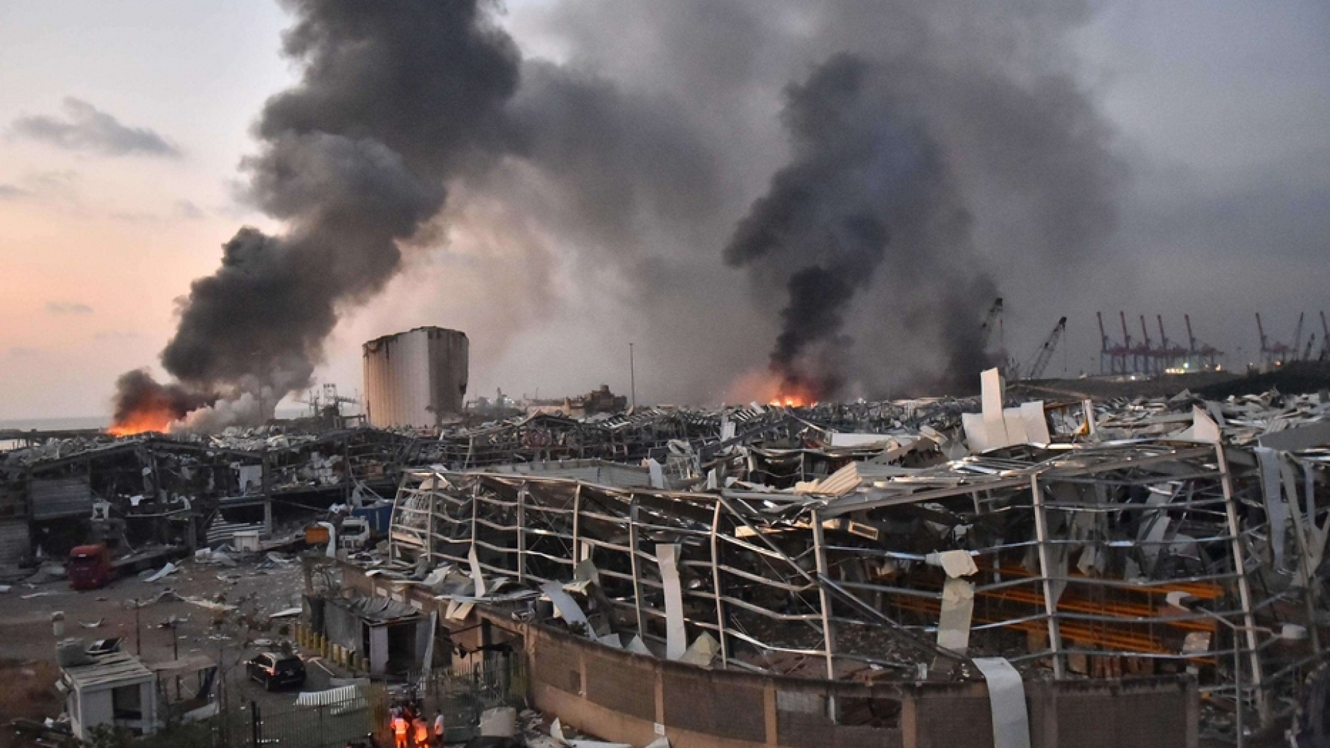 Immagine di Esplosioni al porto di Beirut: i morti sono oltre cento, migliaia di feriti