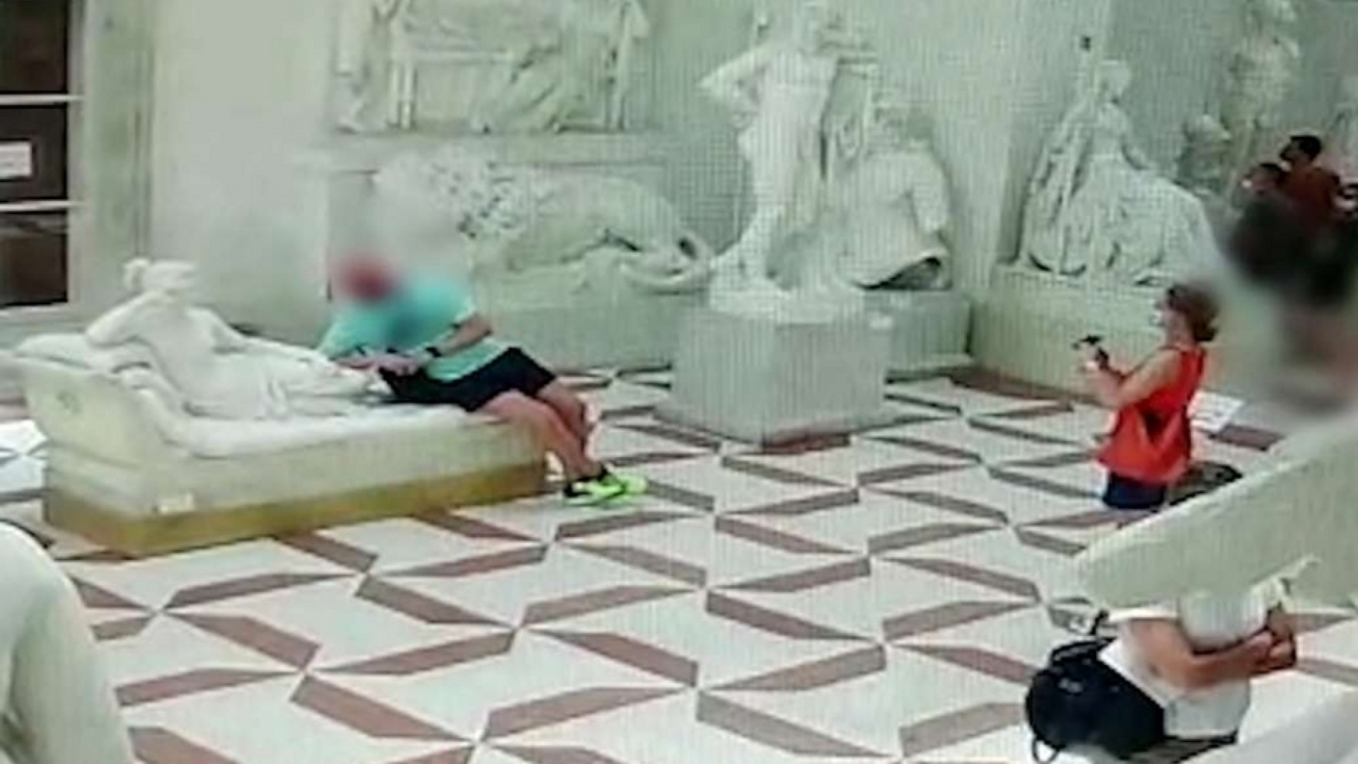 Immagine di Danneggia una statua di Canova, individuato un turista austriaco