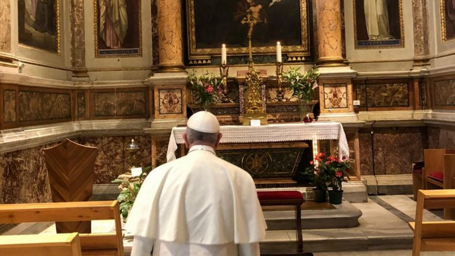 Immagine di Papa Francesco visita a sorpresa Santa Maria Maggiore