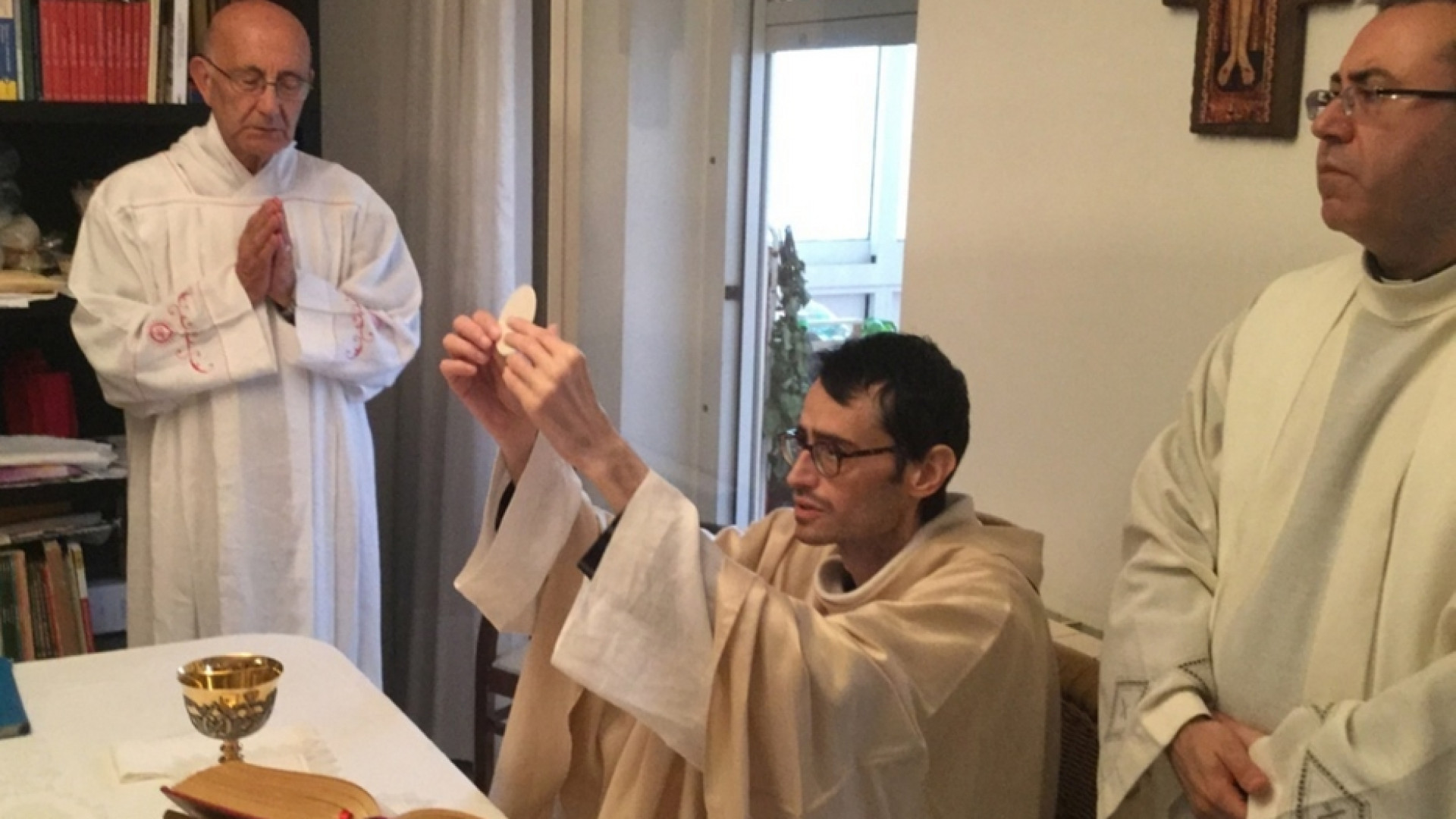 Immagine di Sacerdoti e malati, 12 storie di «apostoli della sofferenza»