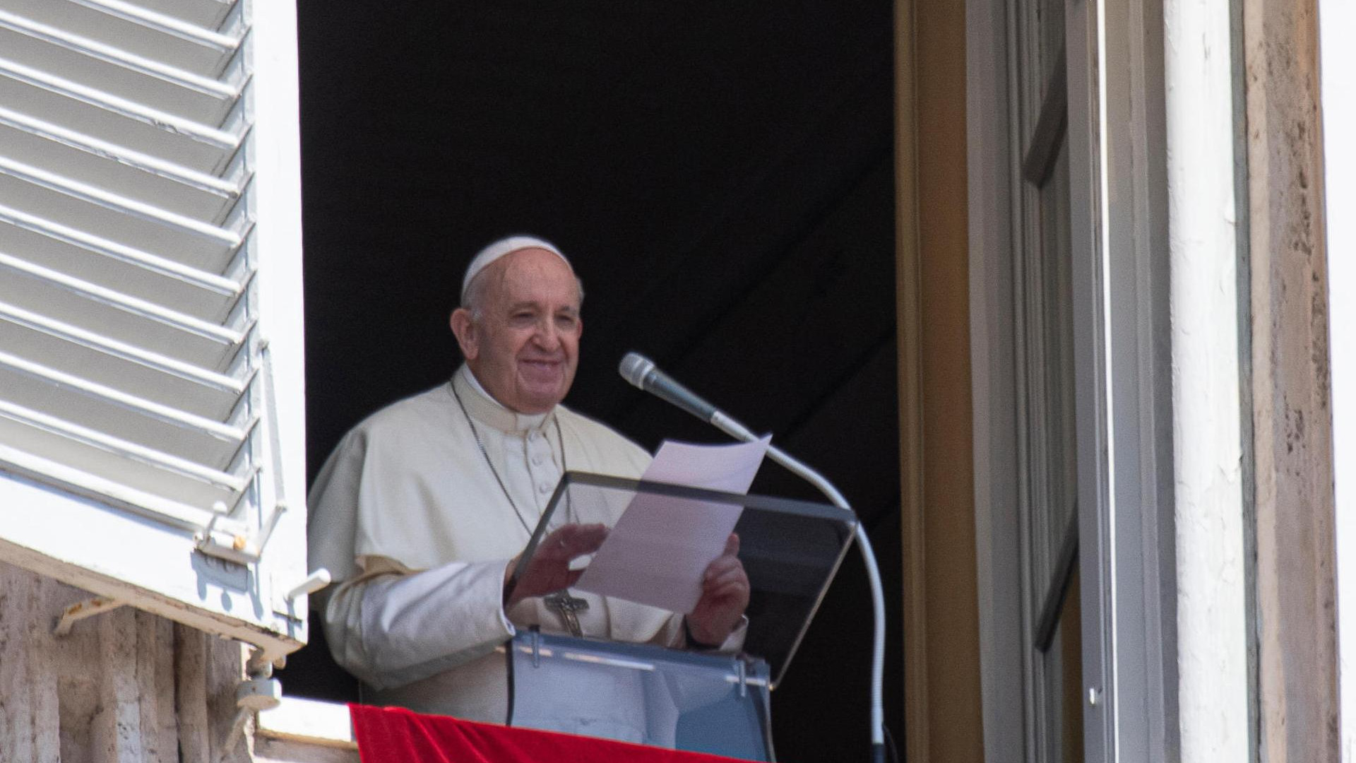 Immagine di Il Papa prega per Libano e Bielorussia