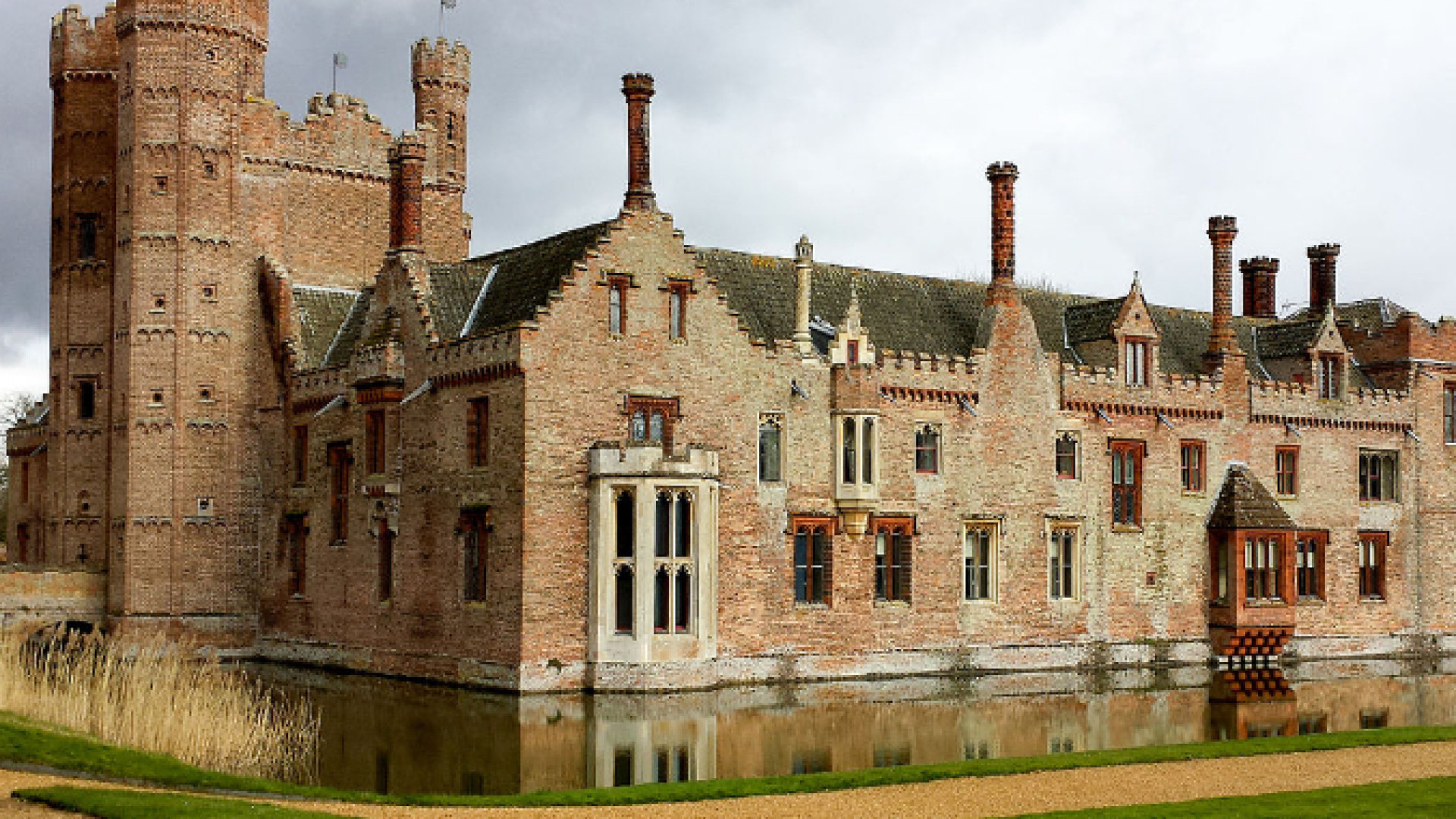 Immagine di Ritrovati antichi testi cattolici nel sottotetto di un castello inglese