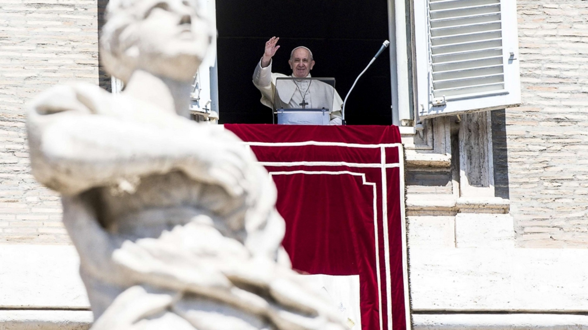 Immagine di Il Papa: «Dio ci chiederà conto di tutte le vittime dei viaggi della speranza»