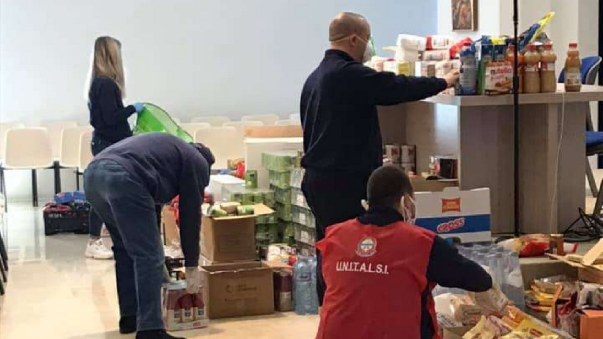 Immagine di Alla mensa della Caritas tra gli italiani invisibili