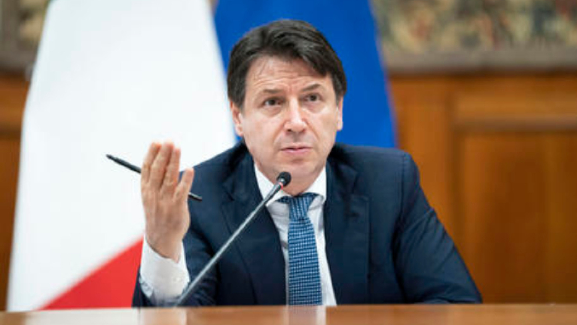 Immagine di Conte sceglie il «silenzio operoso»: lavora ai fondi Ue e non teme Draghi