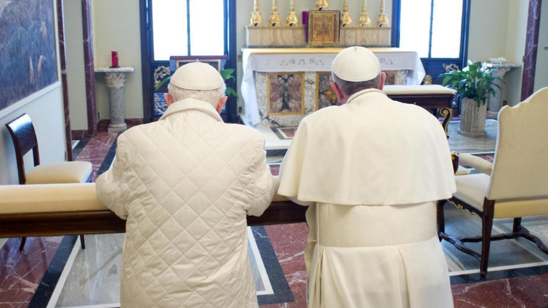 Immagine di Papa Francesco e Benedetto XVI. Novità, continuità, una sola Chiesa