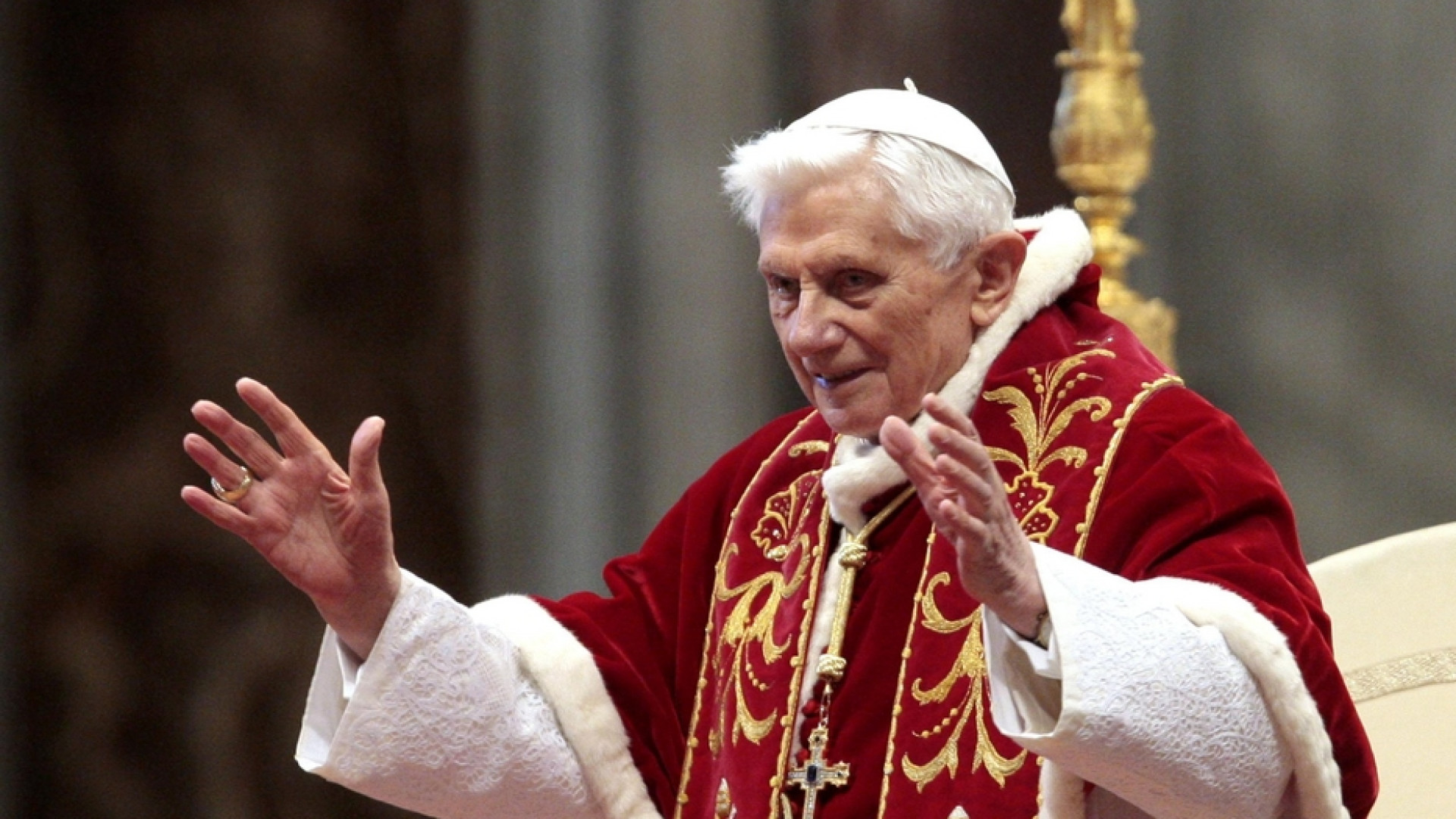 Immagine di Ratzinger, ora emerito, è il più longevo tra i Papi
