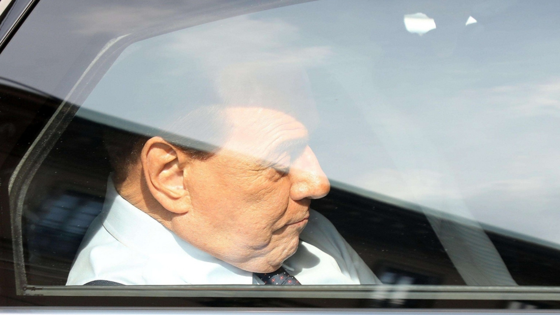 Immagine di Zangrillo: «Berlusconi ricoverato perché paziente a rischio»