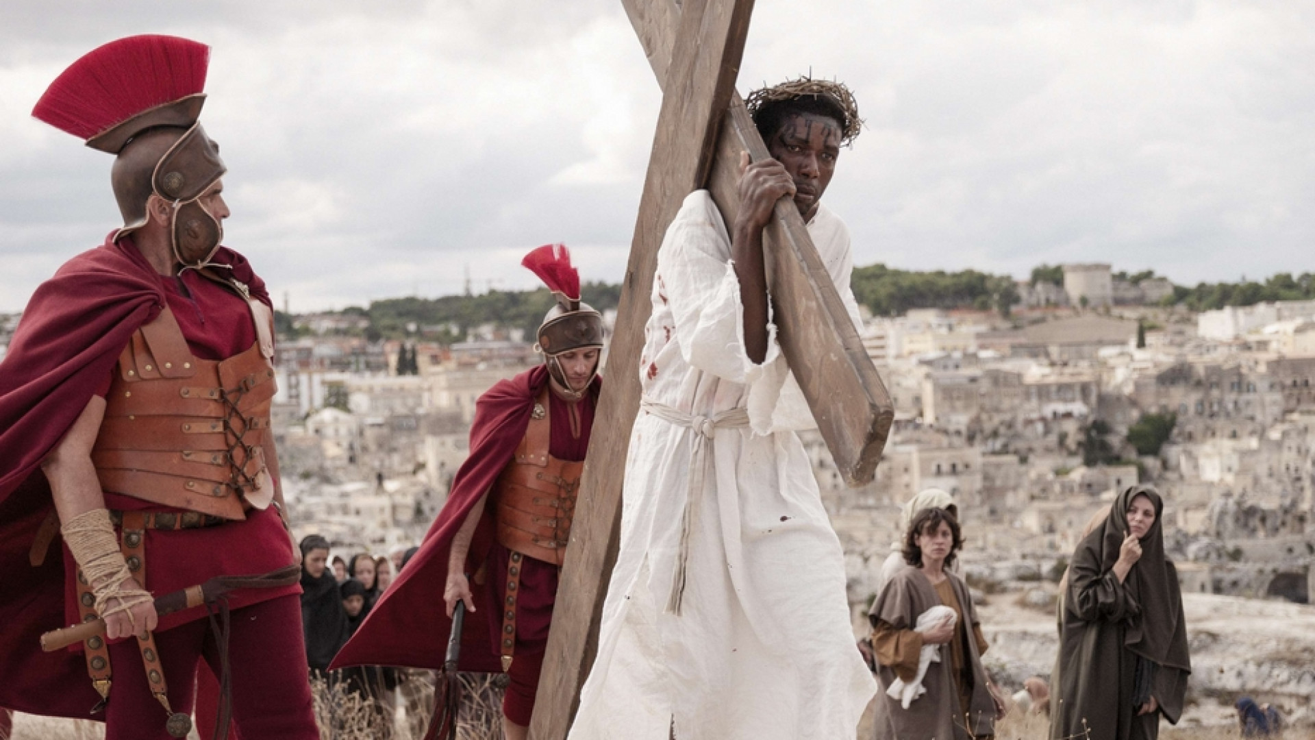 Immagine di Cinema, il regista Rau: «La Passione con i migranti»