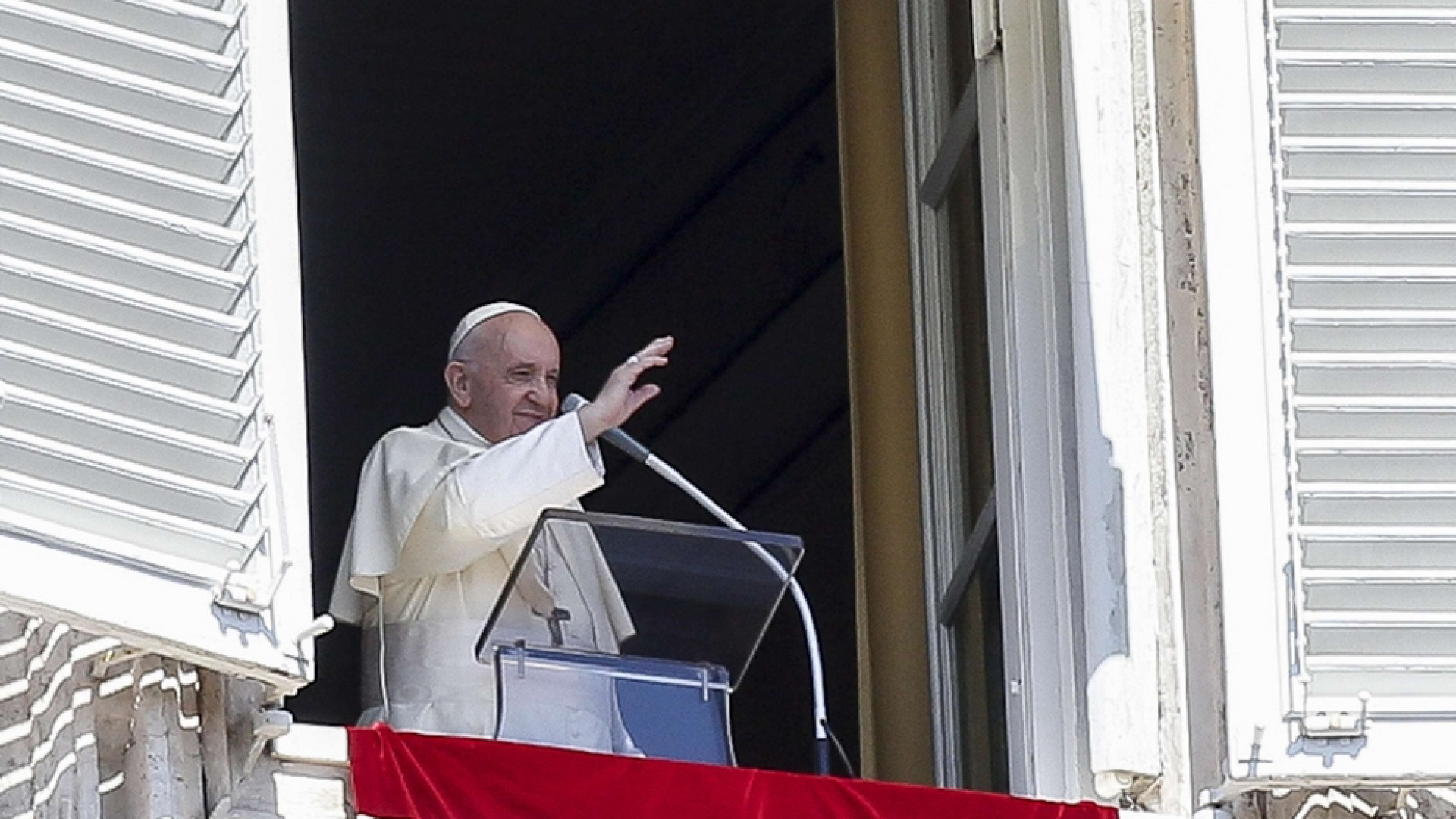 Immagine di Il Papa: «Il chiacchiericcio è una peste più brutta del Covid»