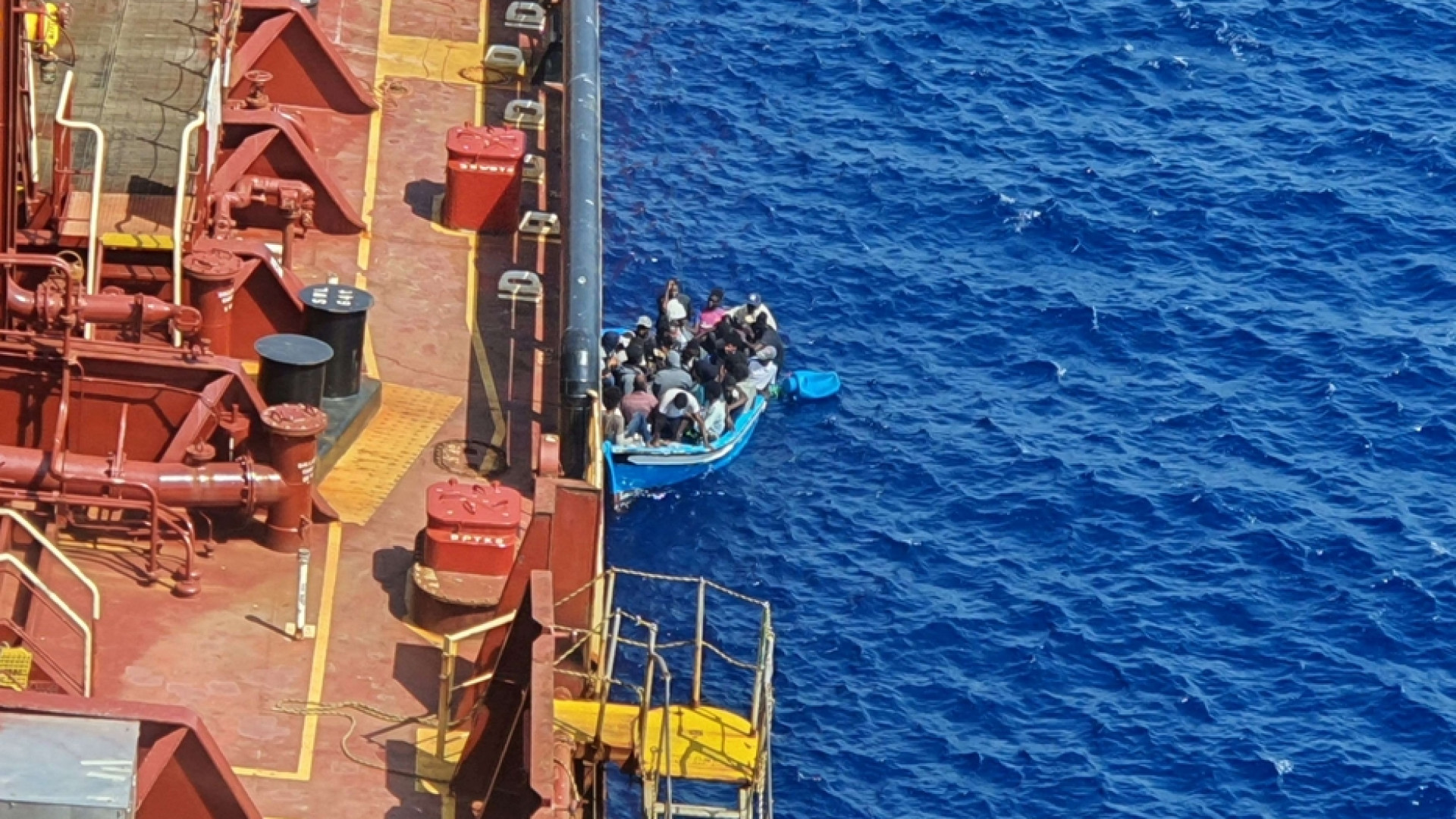 Immagine di La nave mercantile da due mesi senza un porto. Con 27 migranti allo stremo