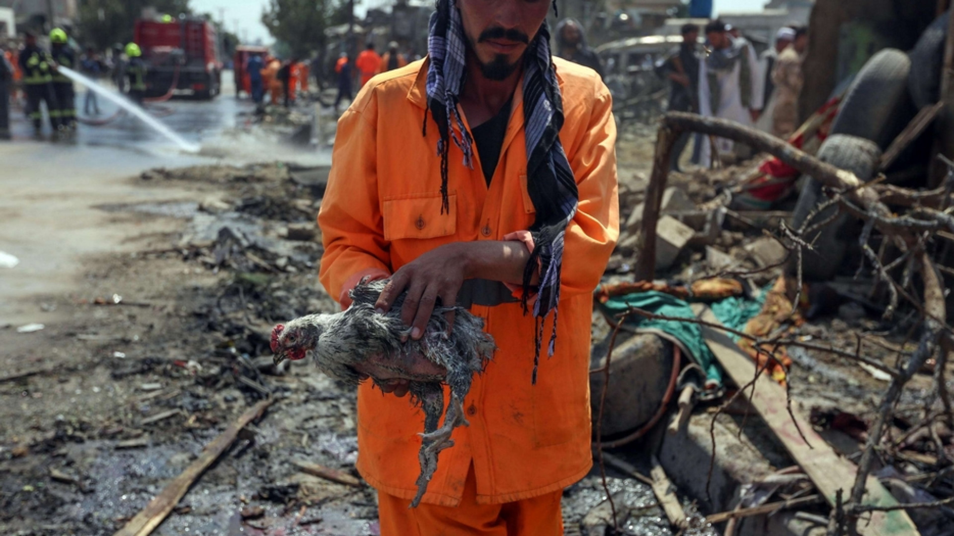 Immagine di Il vicepresidente “dalle nove vite” scampa a un attacco bomba a Kabul