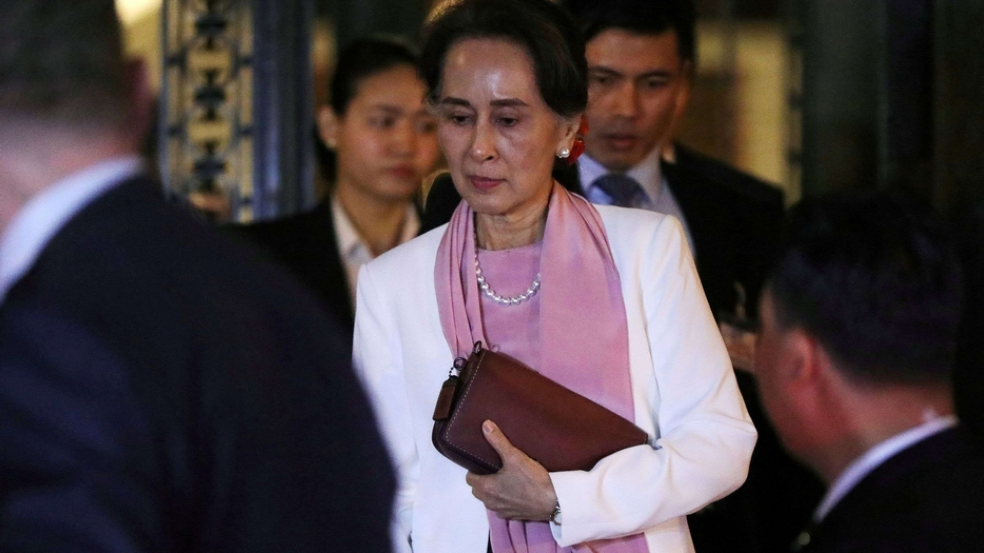 Immagine di La caduta di Suu Kyi, Bruxelles la esclude dal gruppo Sakharov