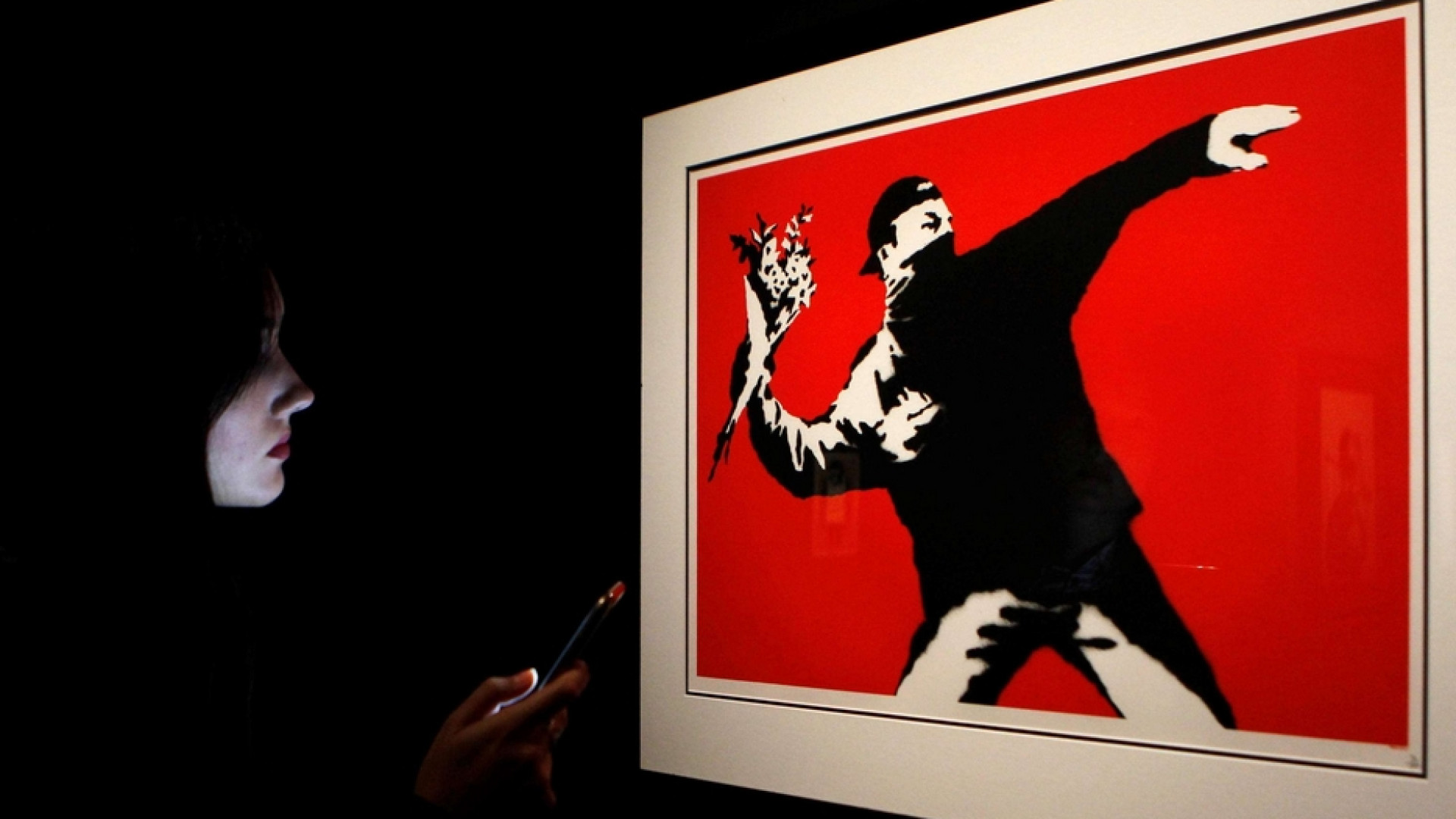 Immagine di Banksy perde il copyright sul celebre "Flower Thrower"