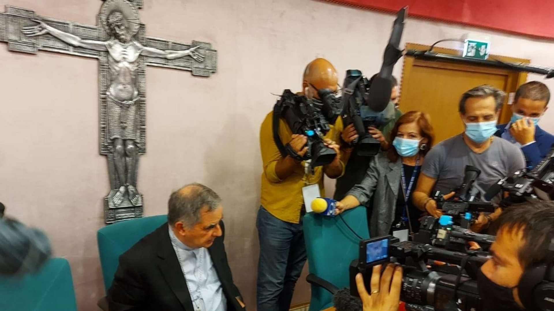 Immagine di Becciu, tutte le accuse e la sua difesa