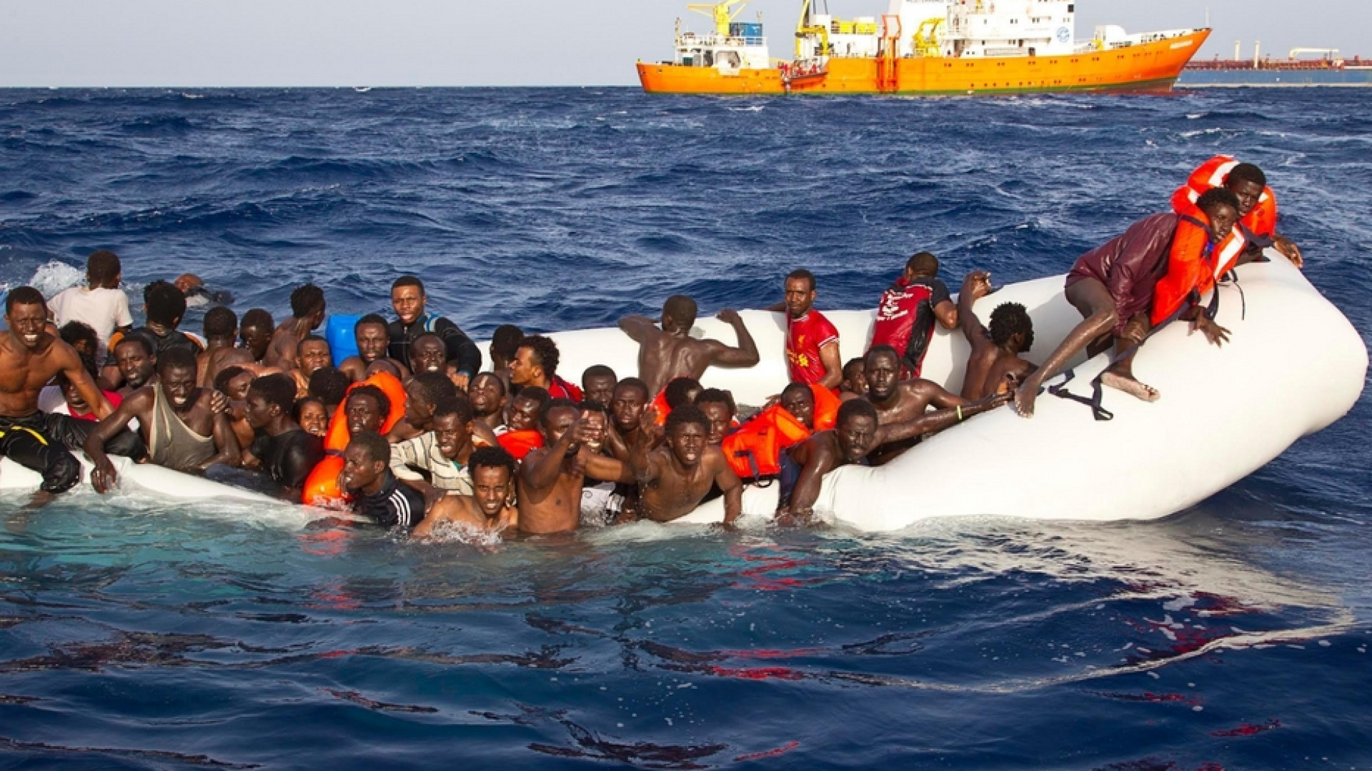 Immagine di Cinque naufragi: 200 migranti morti in un mare di indifferenza