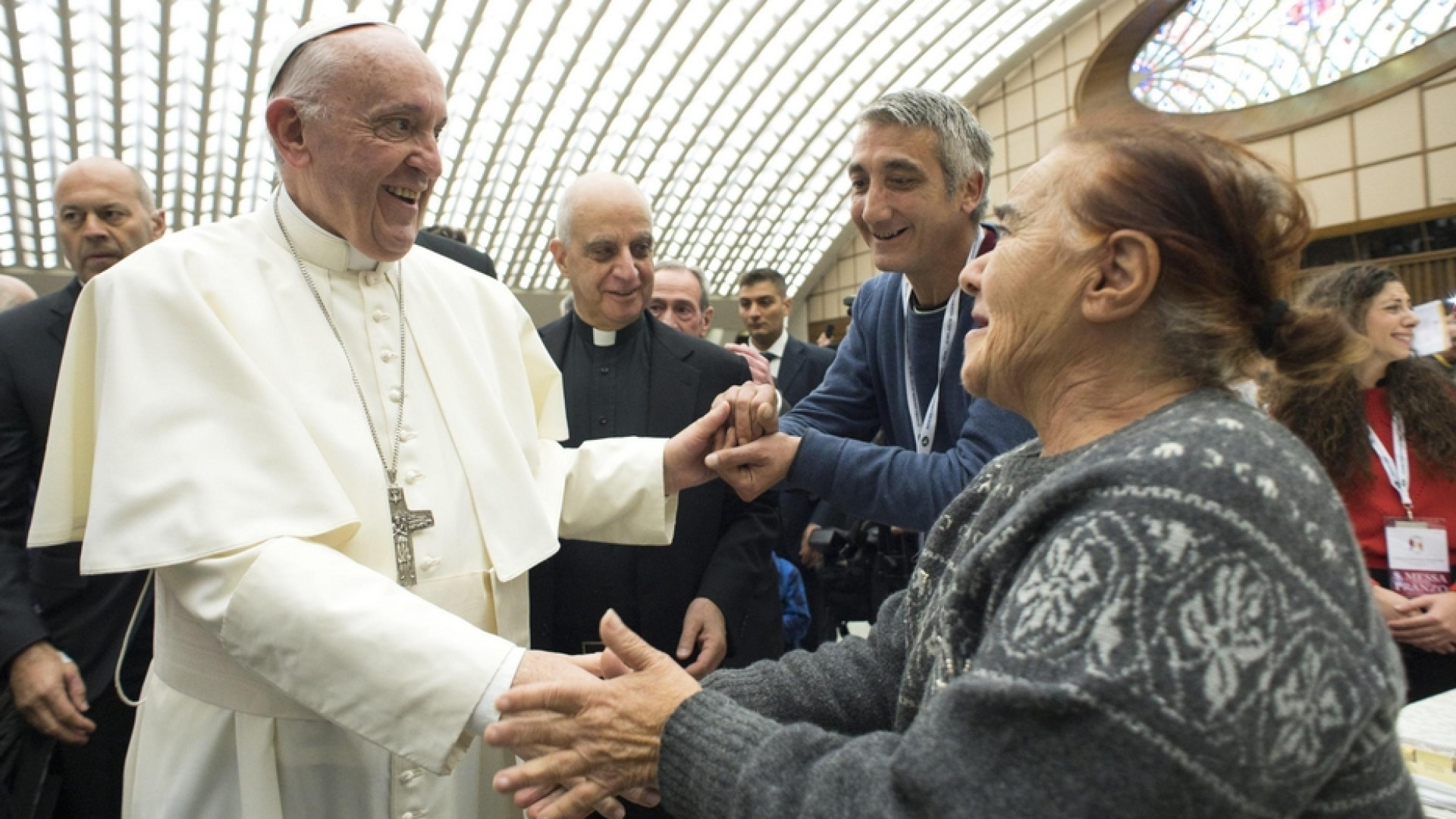 Immagine di Carità del Papa e Obolo di San Pietro: ecco cosa significa