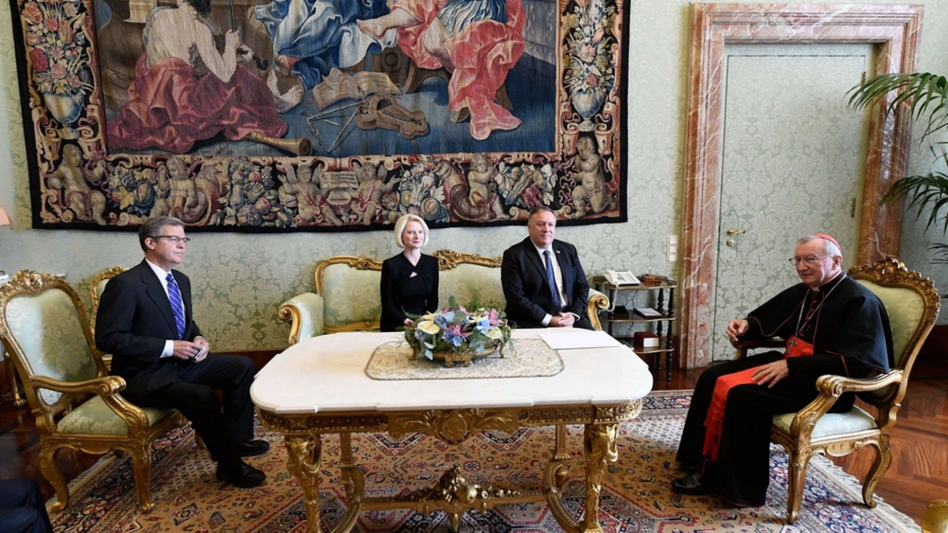 Immagine di Parolin marca la distanza da Pompeo. «Rispetto, ma sulla Cina si va avanti»