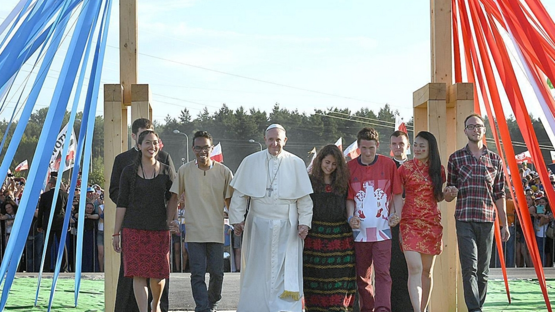Immagine di Papa Francesco firma l'enciclica sulla fratellanza. Come seguire l'evento