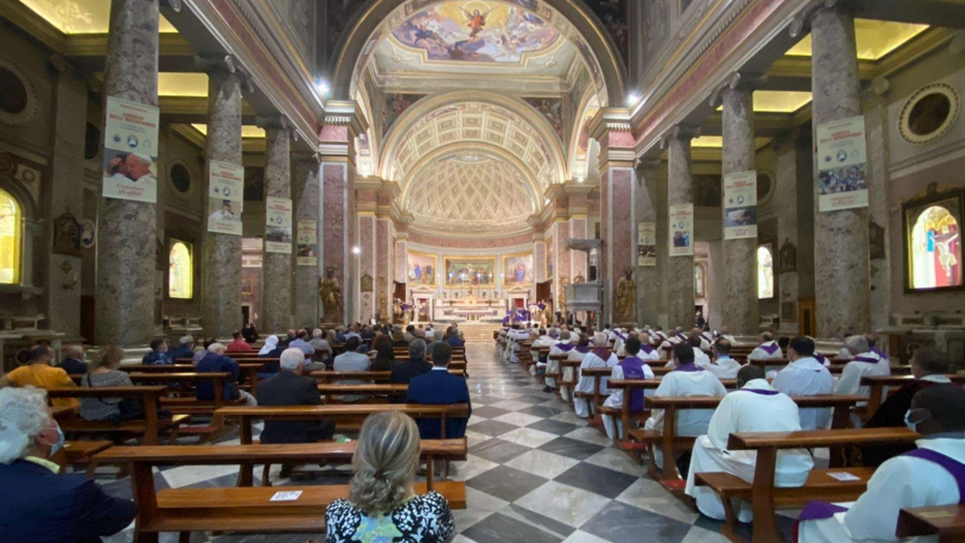 Immagine di L'addio a monsignor D'Alise. Bassetti: ci ha lasciato il senso di una vita