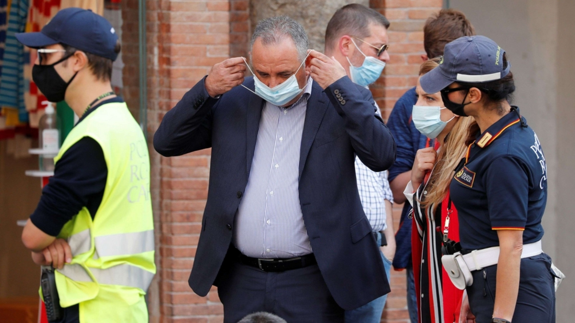 Immagine di Aumentano i contagi e i tamponi, diminuiscono le terapie intensive