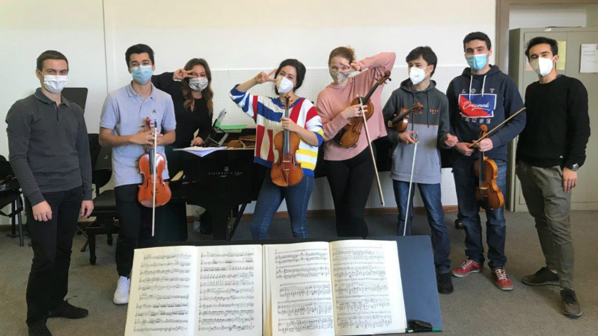 Immagine di Ponchielli, allievi in palcoscenico