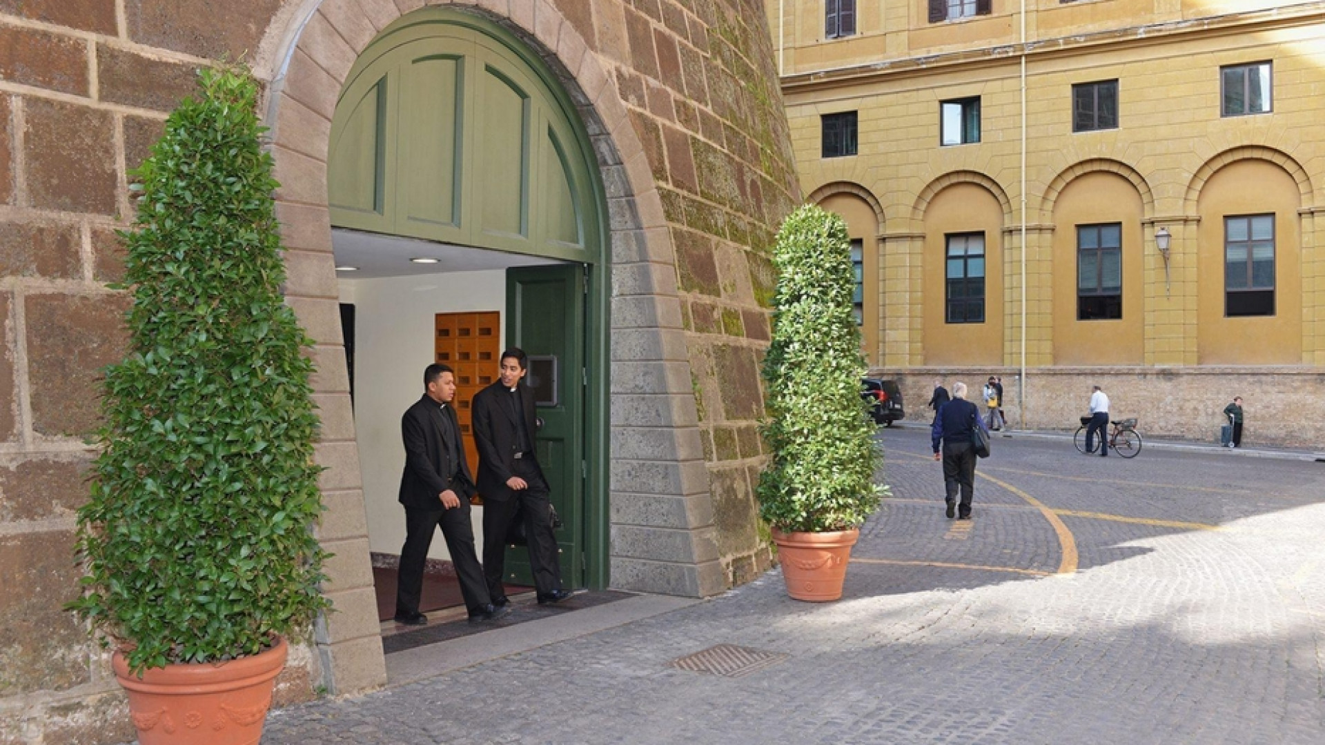 Immagine di Ior, nella Commissione dei cardinali esce Parolin ed entra Petrocchi