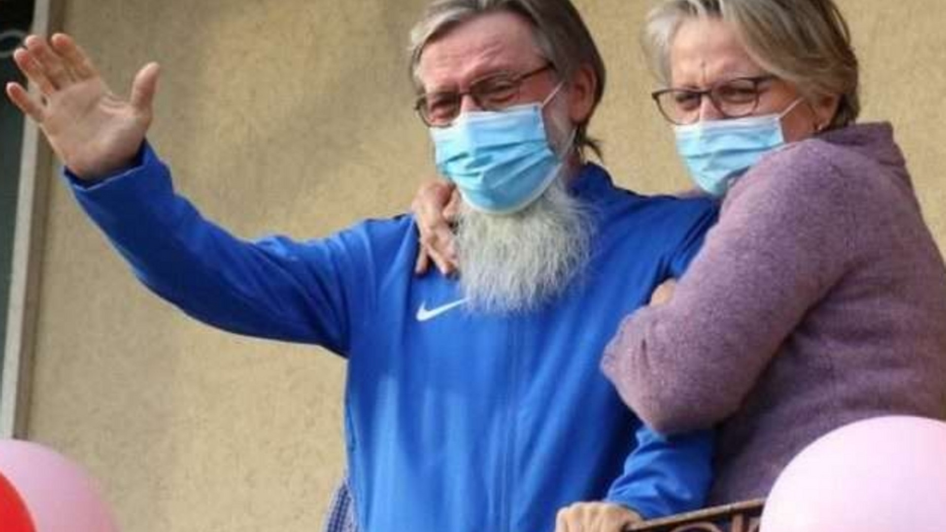 Immagine di Il rosario e la preghiera di padre Maccalli sulla tomba della piccola