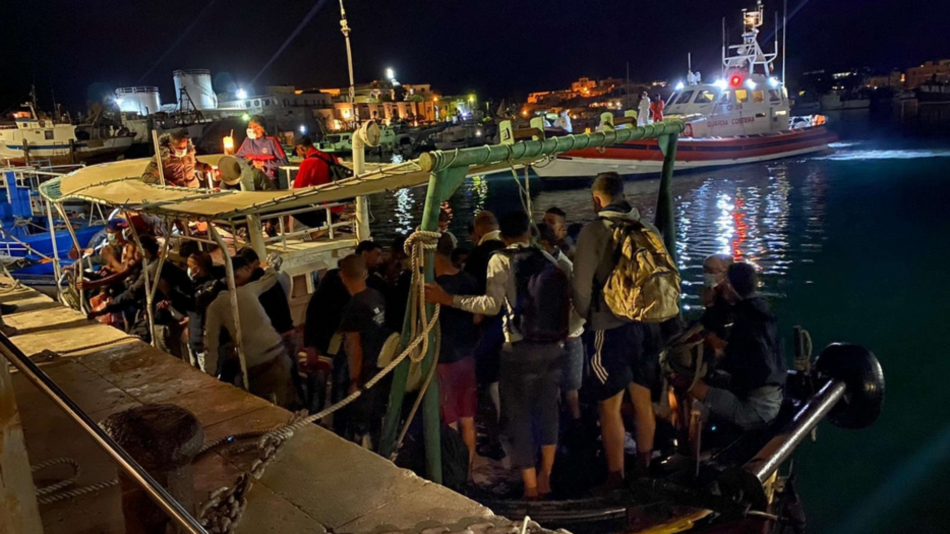 Immagine di Strage di donne e bambini al largo della Tunisia. Altra barca alla deriva