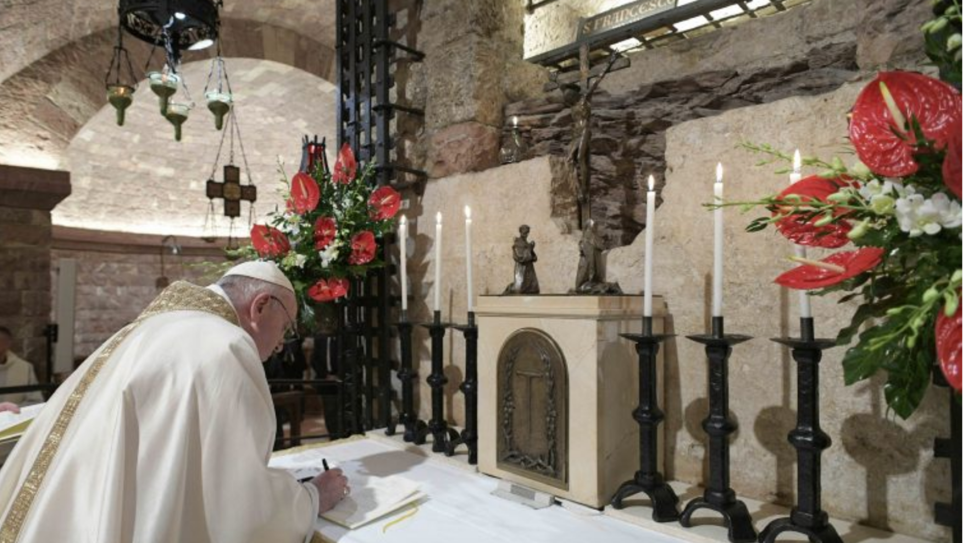 Immagine di Da Assisi il monito del Papa: «La fraternità salverà il mondo»