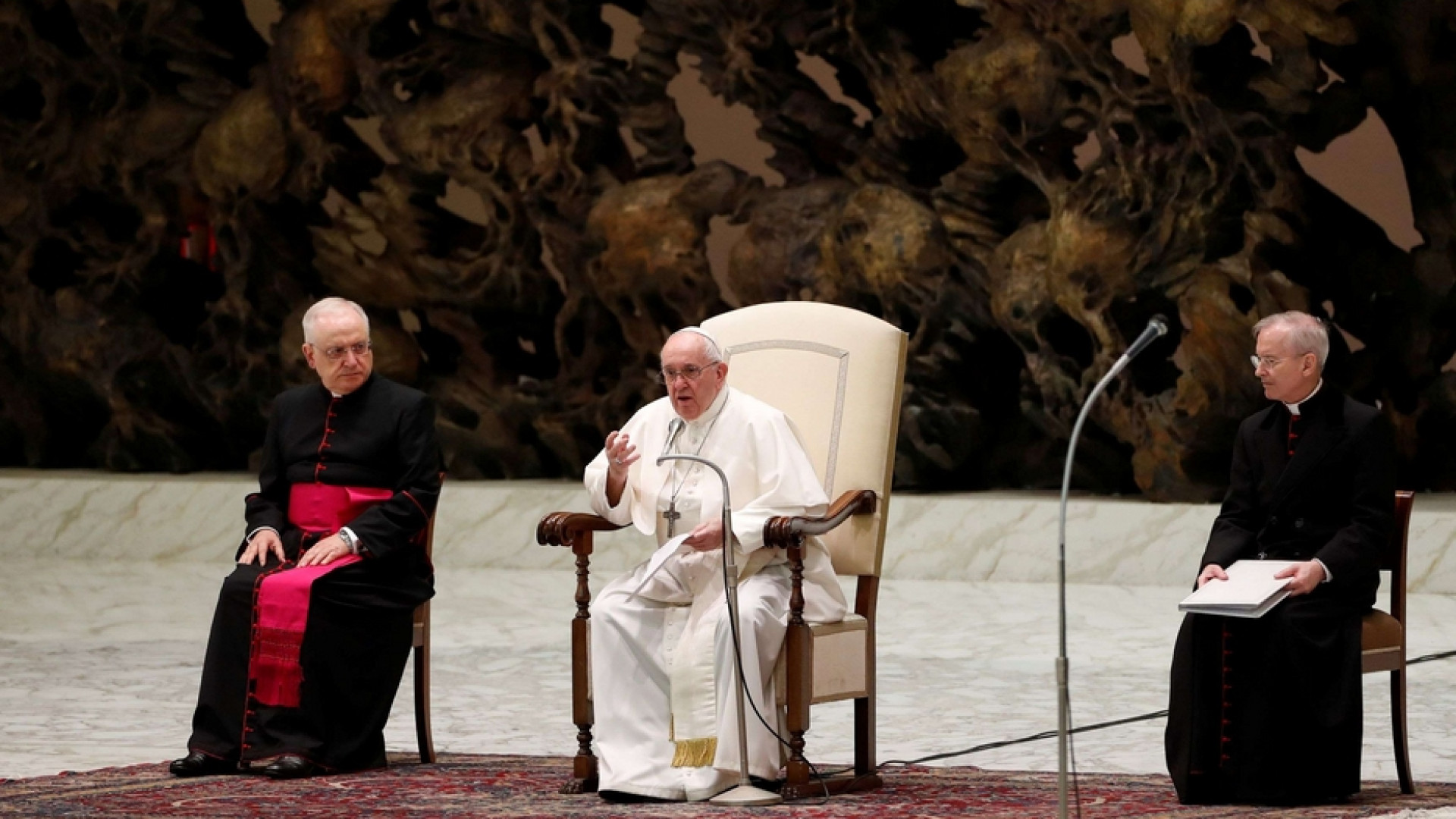 Immagine di Il Papa: per pregare bene non dobbiamo "truccarci" l'anima