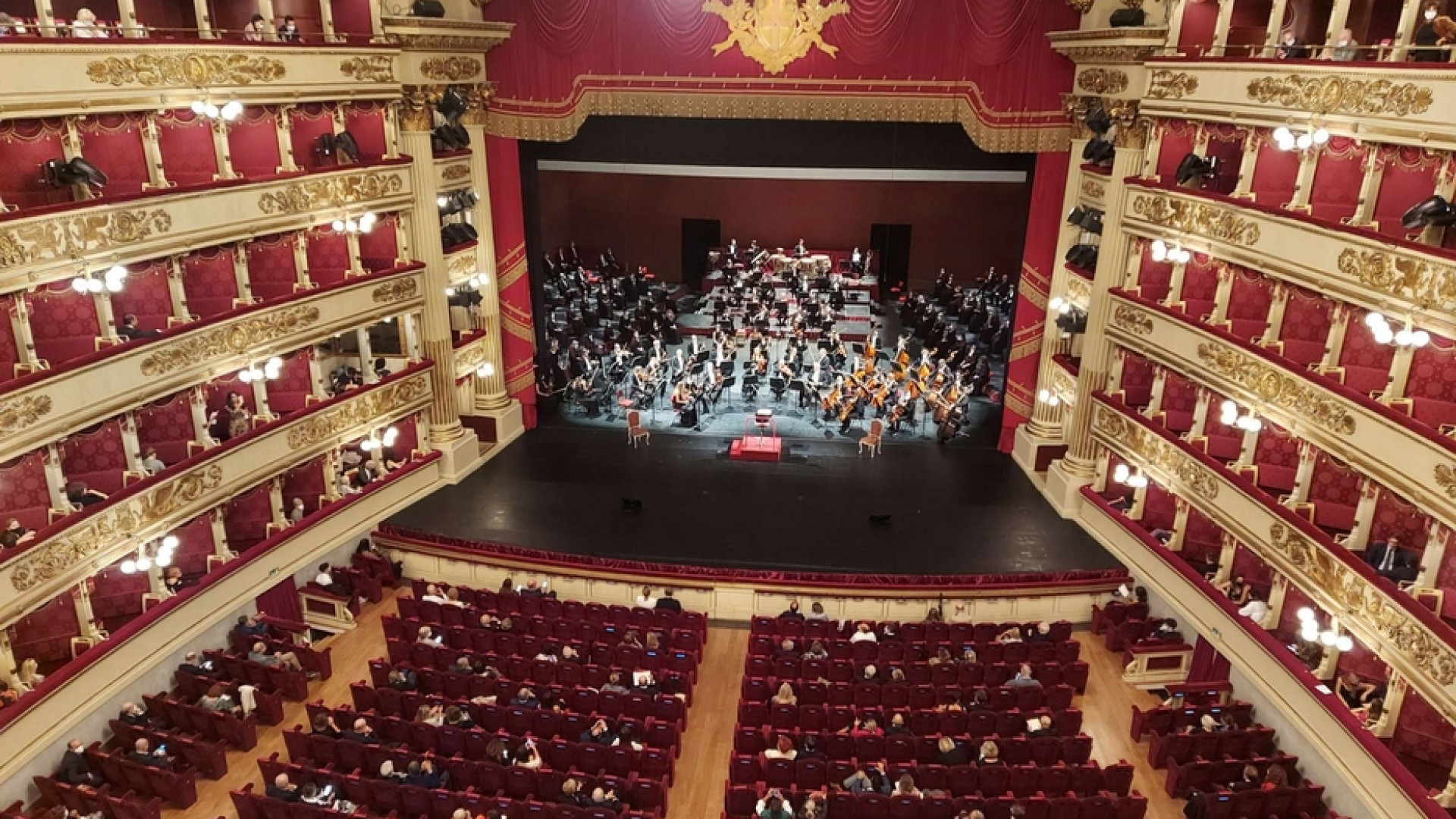 Immagine di Il teatro alla Scala congela la nuova stagione per il Covid