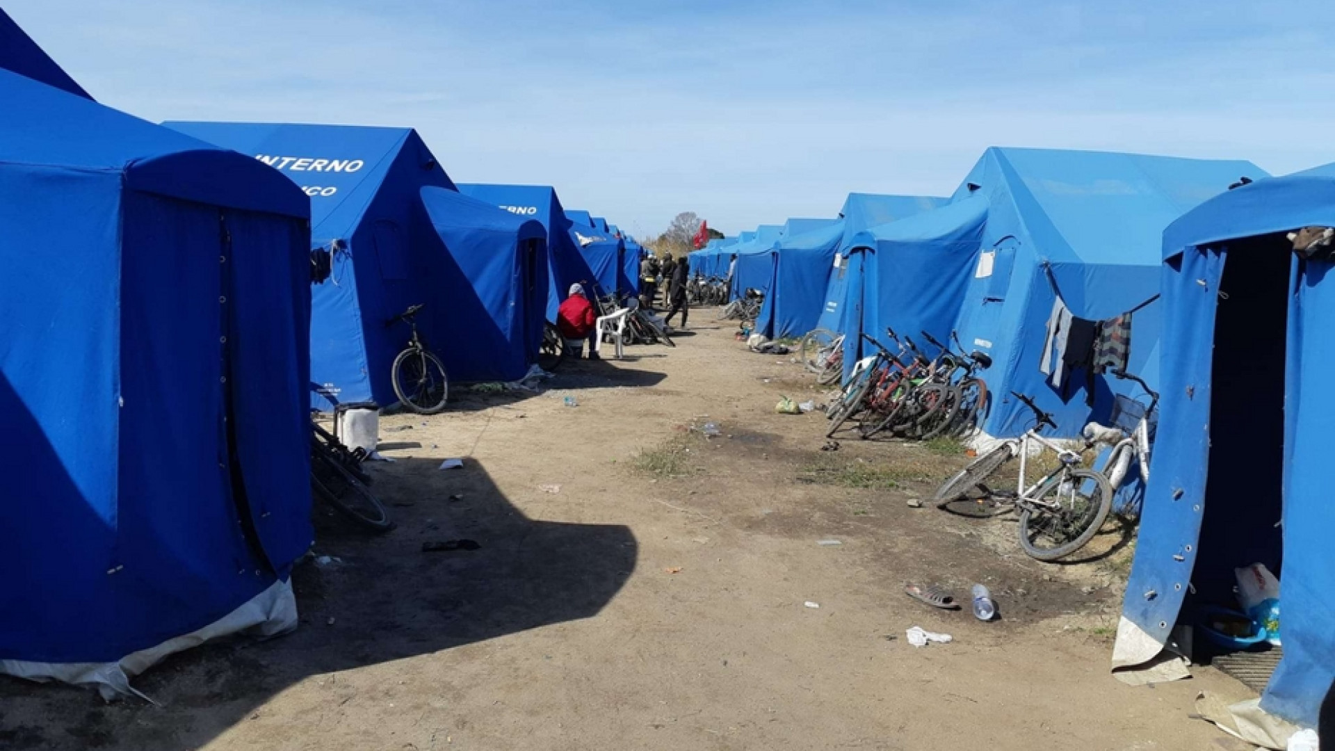 Immagine di Braccianti positivi, quarantena scatena proteste in ghetti di Calabria e Sicilia