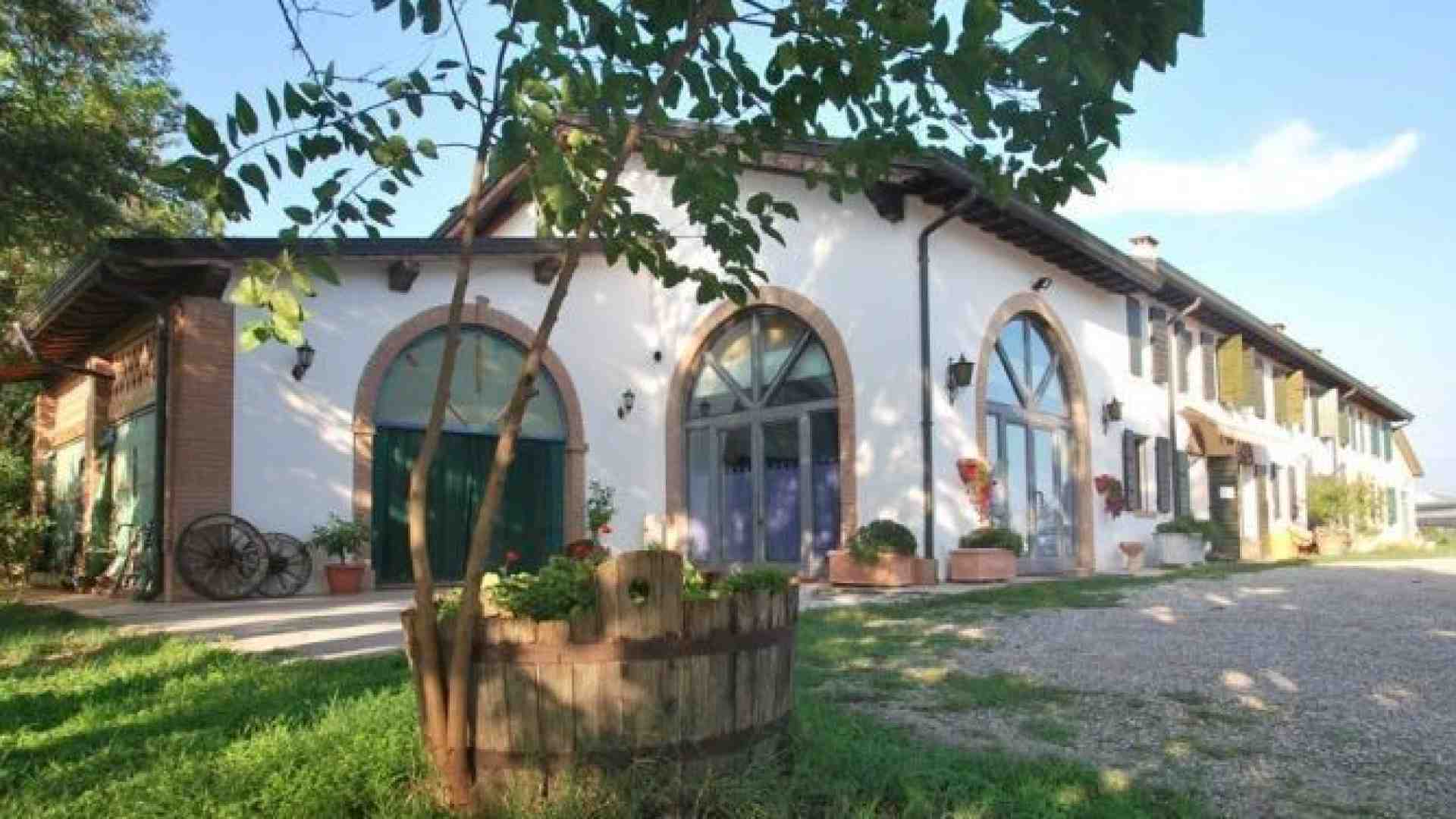 Immagine di Ca' Magre: scelta biologica per un vivere sostenibile