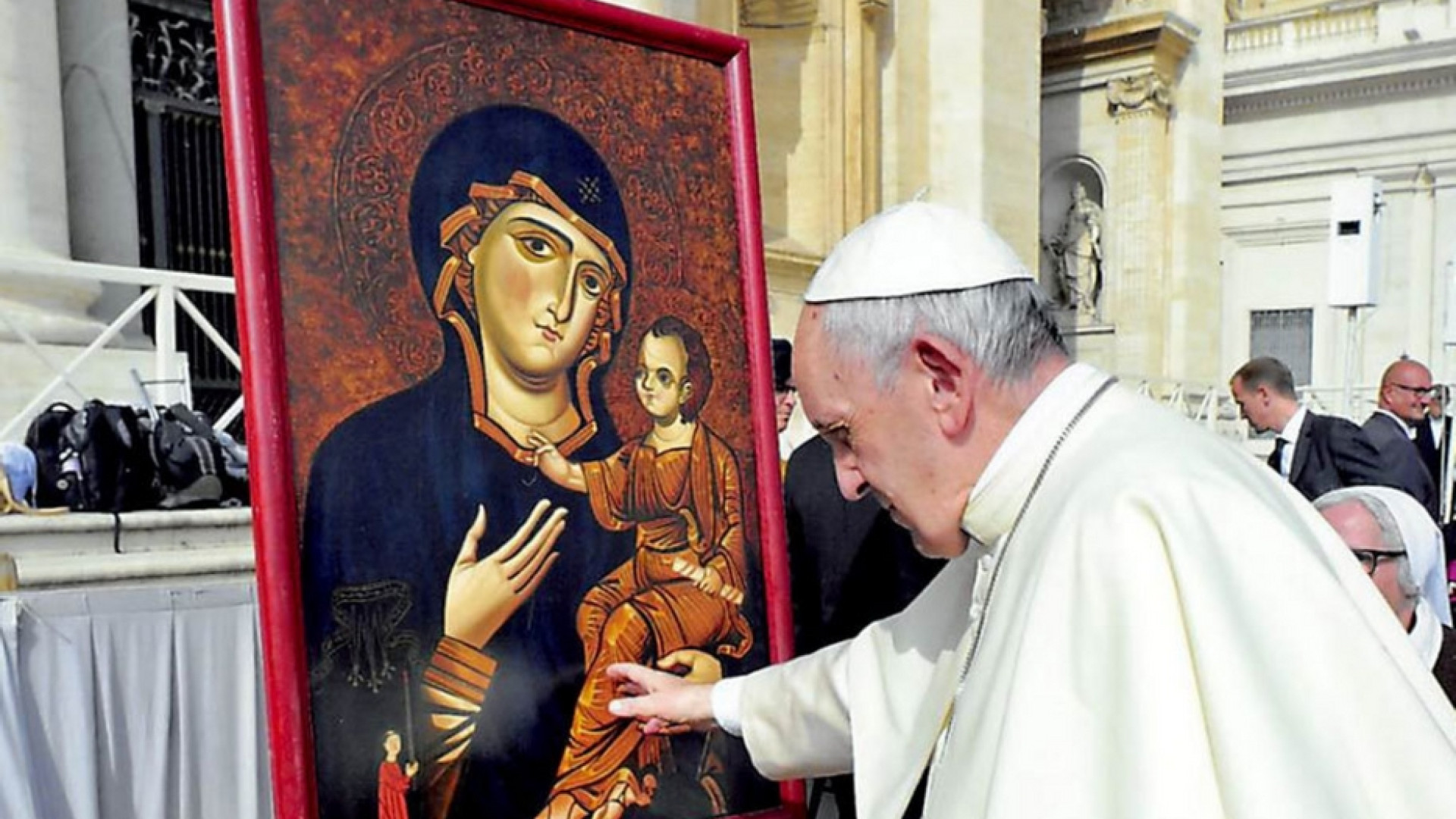 Immagine di Francesco: senza le madri il mondo non ha un avvenire