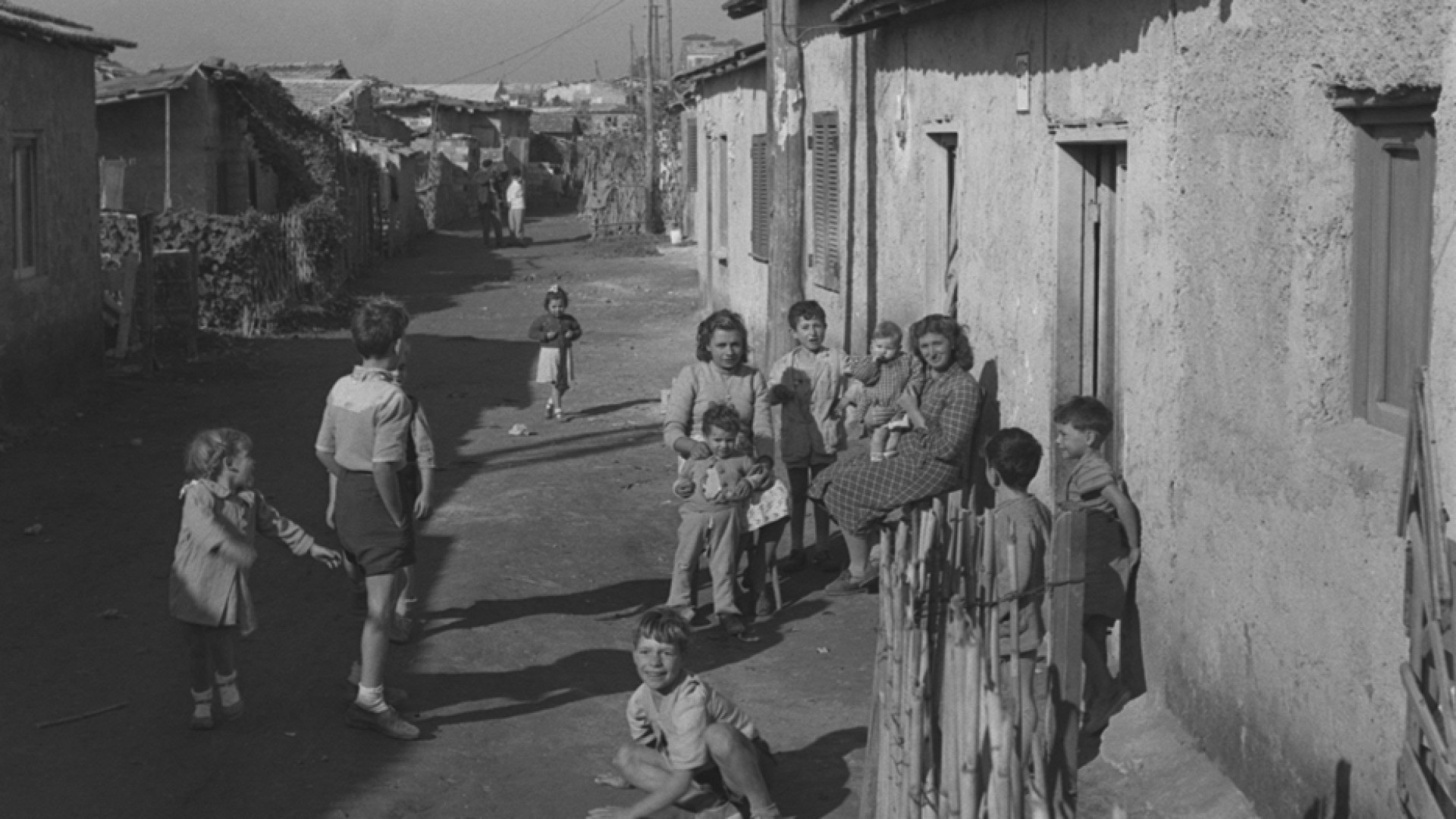 Immagine di Don Roberto Sardelli, una tonaca nell'inferno delle borgate romane