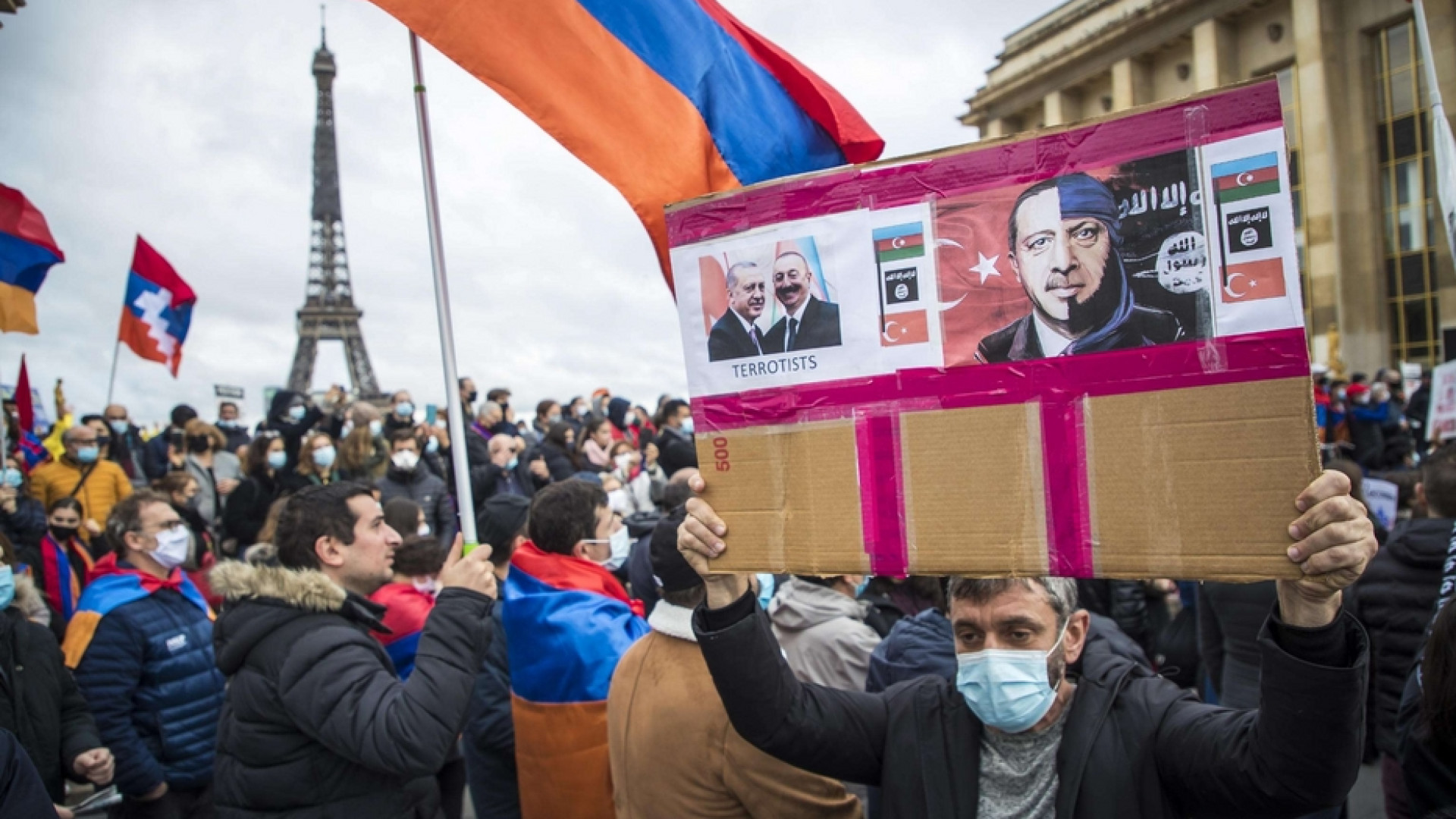 Immagine di Erdogan usa anche la Shoah per attaccare Macron e la Ue