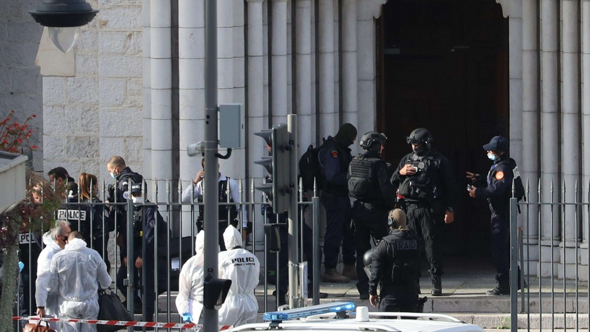 Immagine di Attacco in basilica a Nizza: 3 morti. Macron: il Paese è accanto ai cattolici