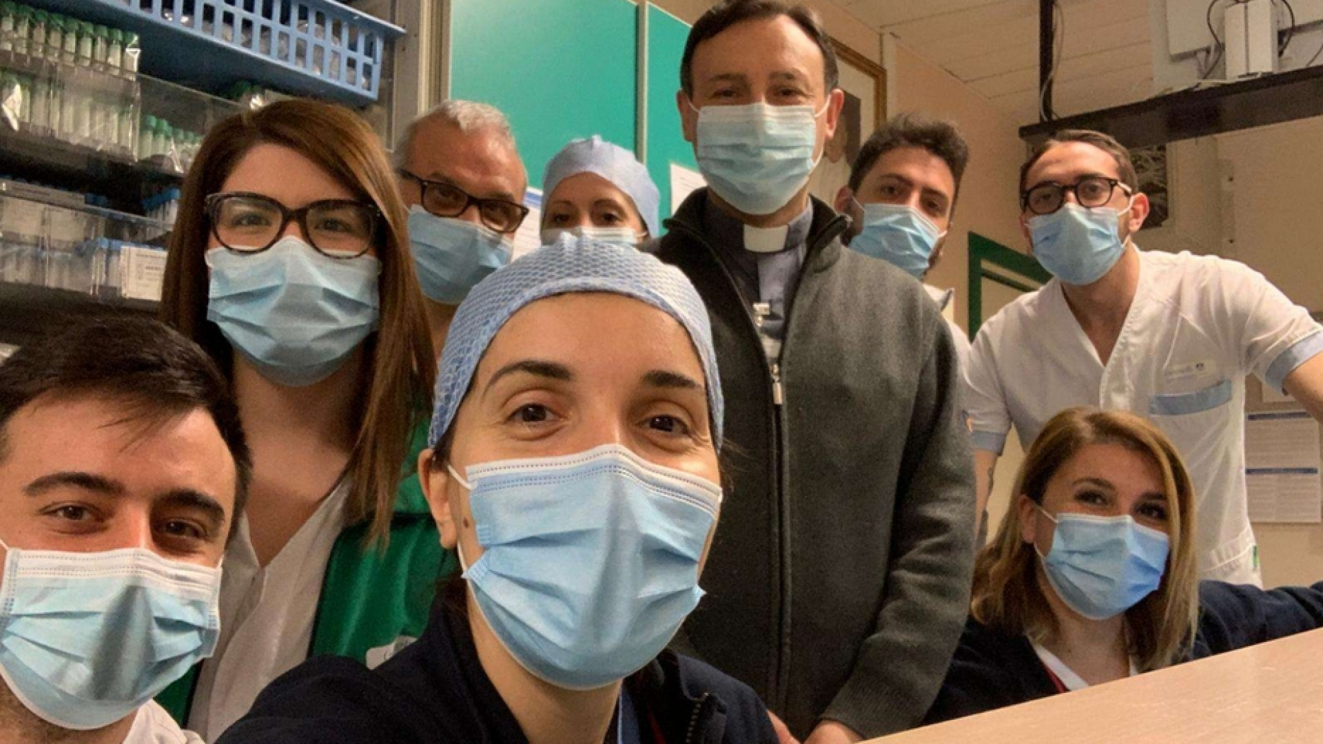 Immagine di «Nessuno muore da solo, noi ci siamo». Parlano i cappellani nei reparti Covid