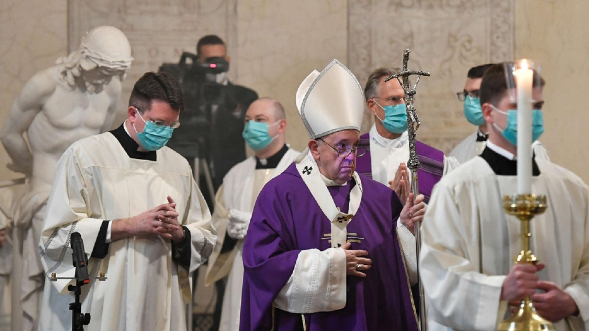 Immagine di Il Papa: guardare i cimiteri e guardare in alto, con la forza della speranza
