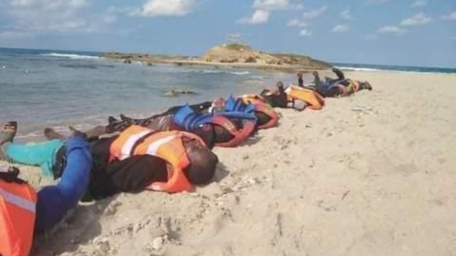 Immagine di Stragi in mare. Il ricatto libico con le motovedette italiane