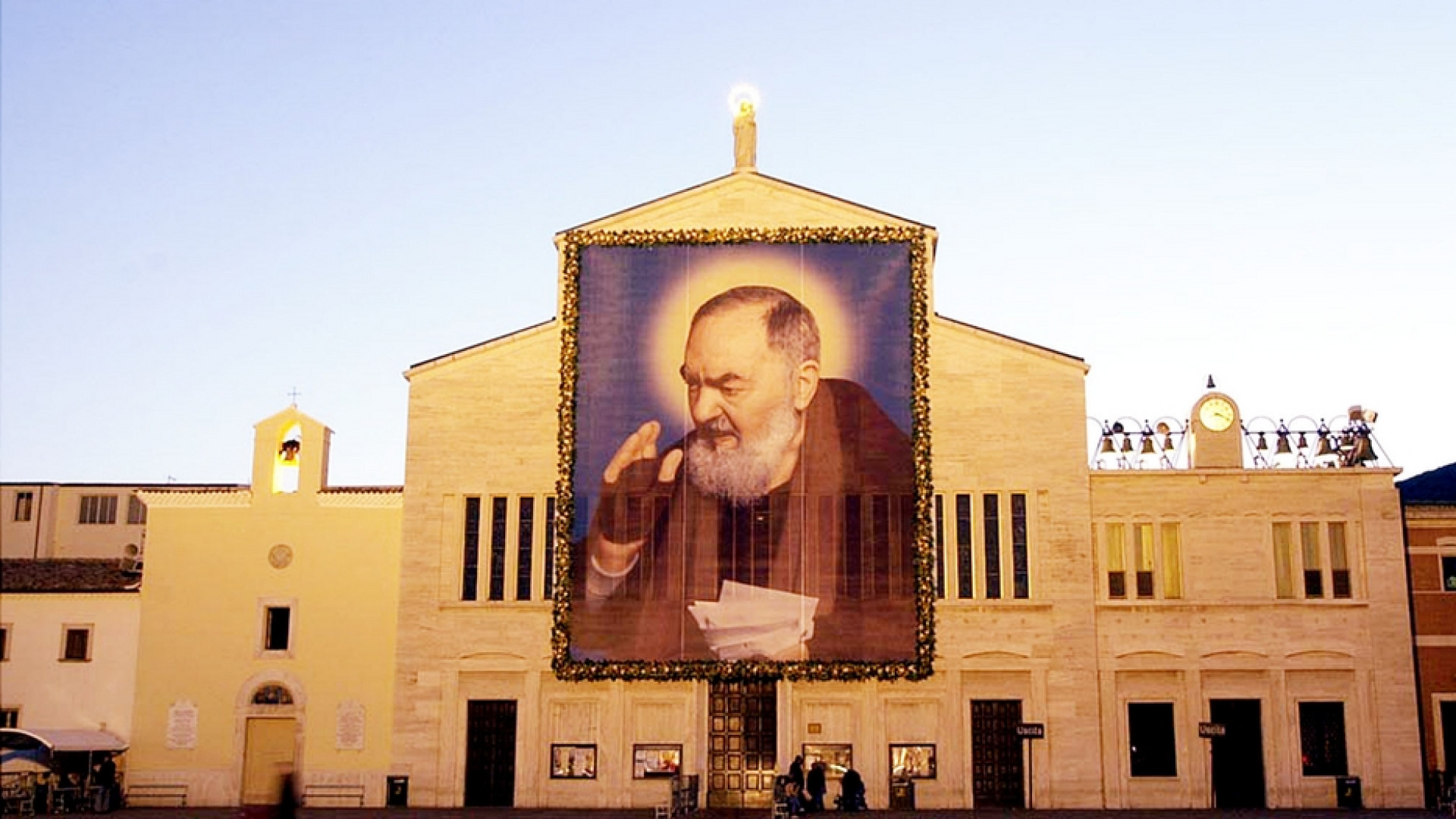 Immagine di San Giovanni Rotondo, chiusi i luoghi di san Pio. Frati in quarantena