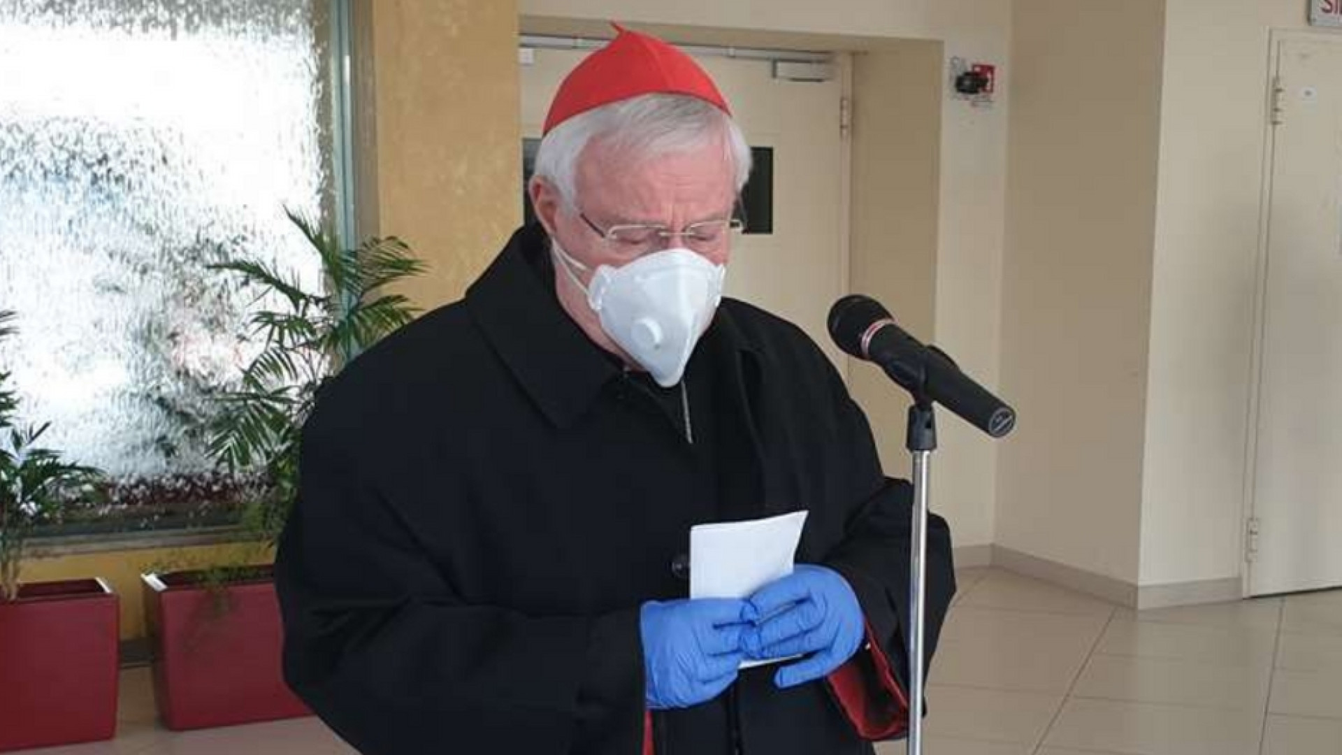 Immagine di Il cardinale Bassetti lascia l'ospedale. «Nella prova restiamo uniti»