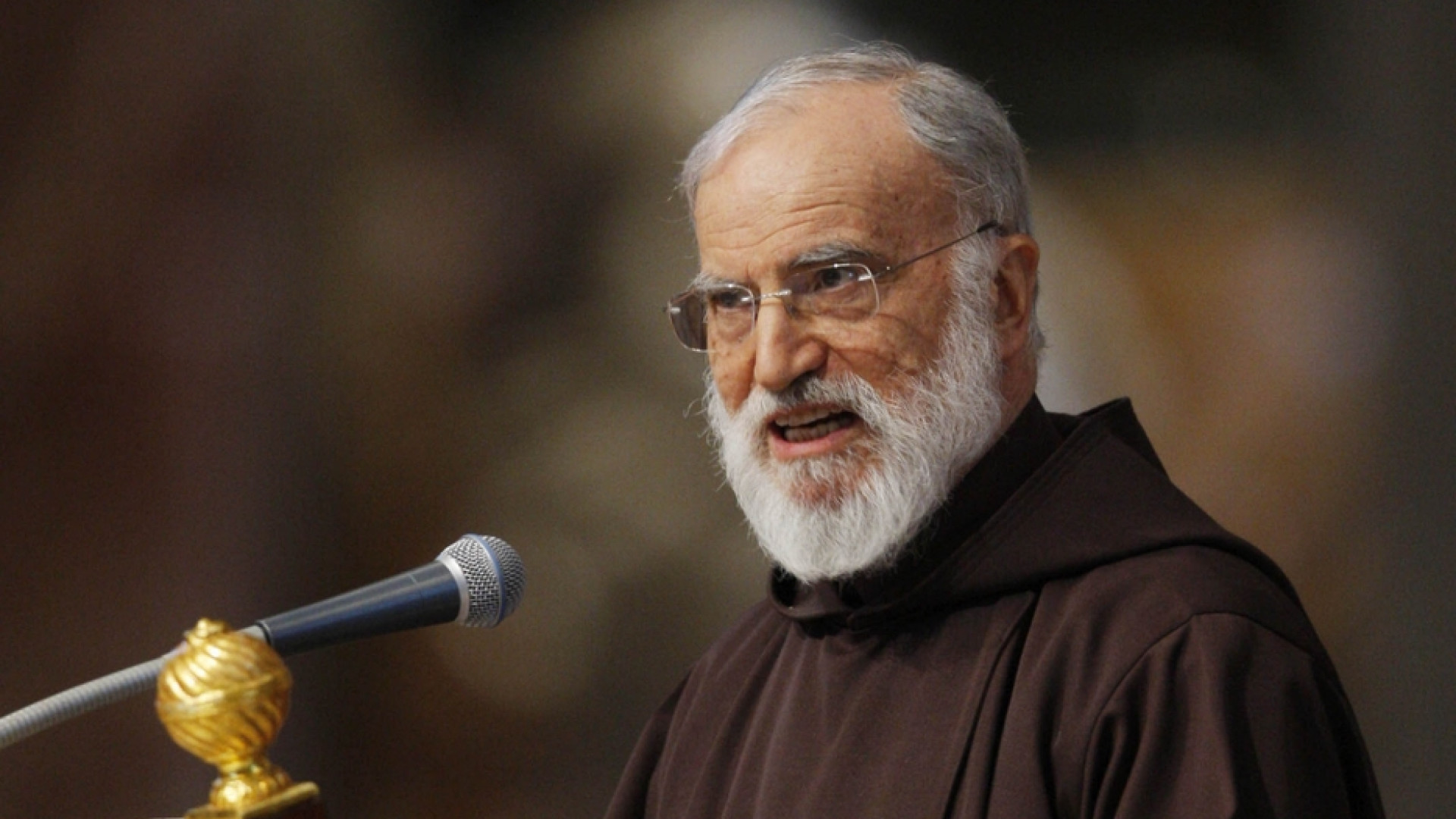 Immagine di Cantalamessa oggi cardinale: «Voglio restare cappuccino»