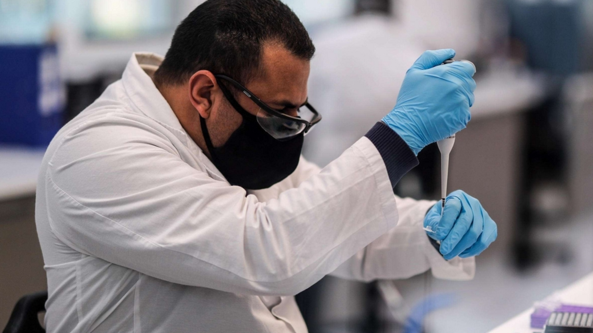 Immagine di Londra approva il vaccino di Pfizer-BioNTech. I dubbi dell'Agenzia Ue